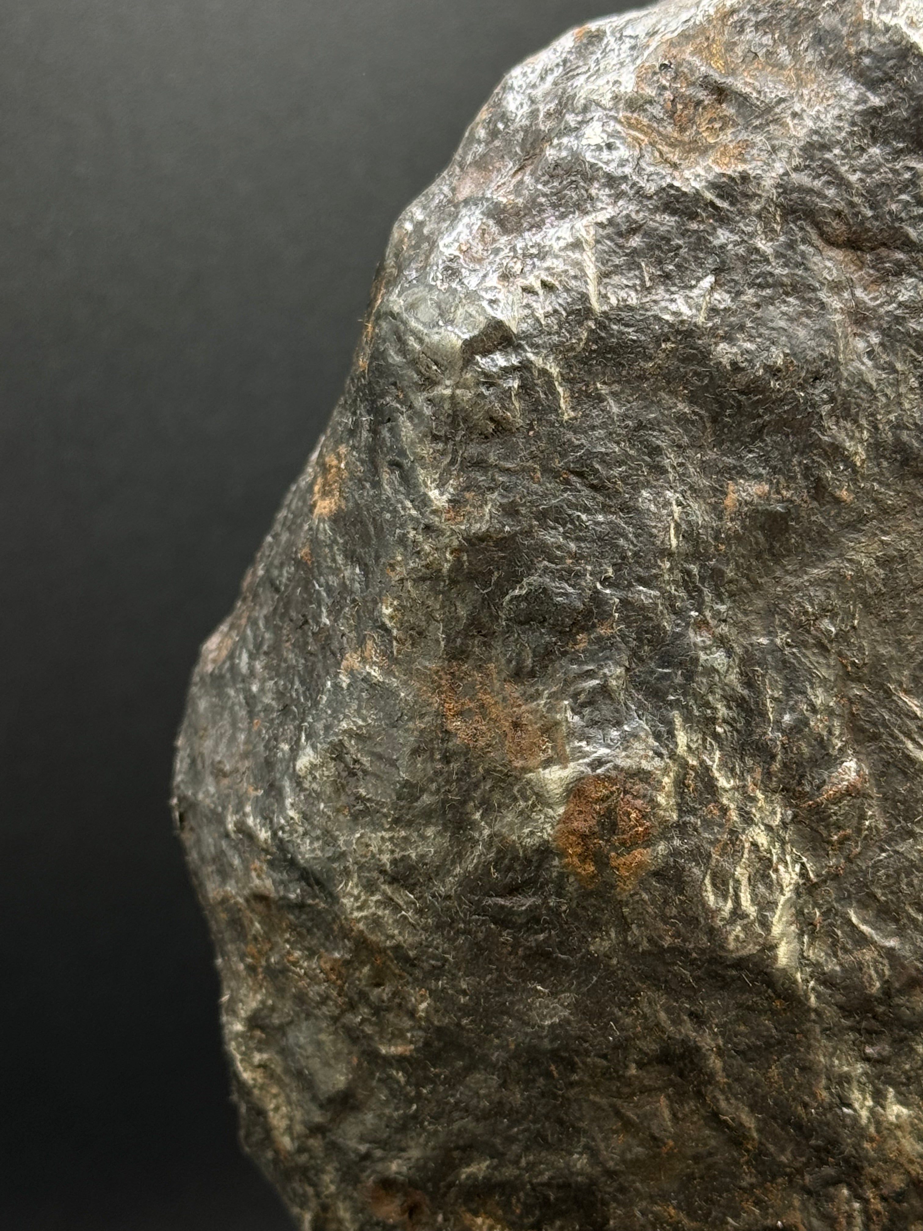 MUONIONALUSTA METEORITE, SWEDEN. FULL METEORITE 1711 grams.