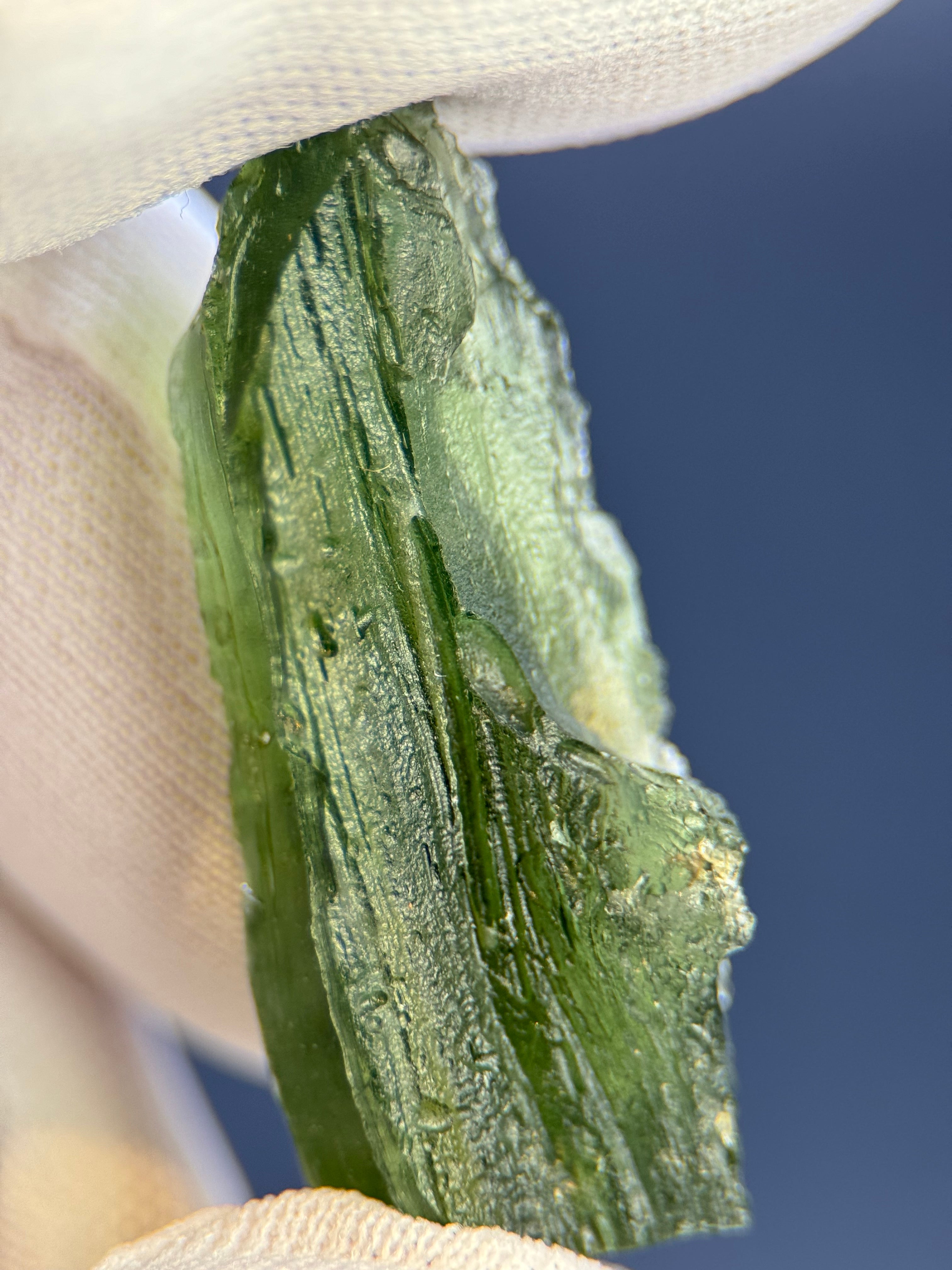 RAW MOLDAVITE, CZECH REPUBLIC. 4,97 GRAMS.