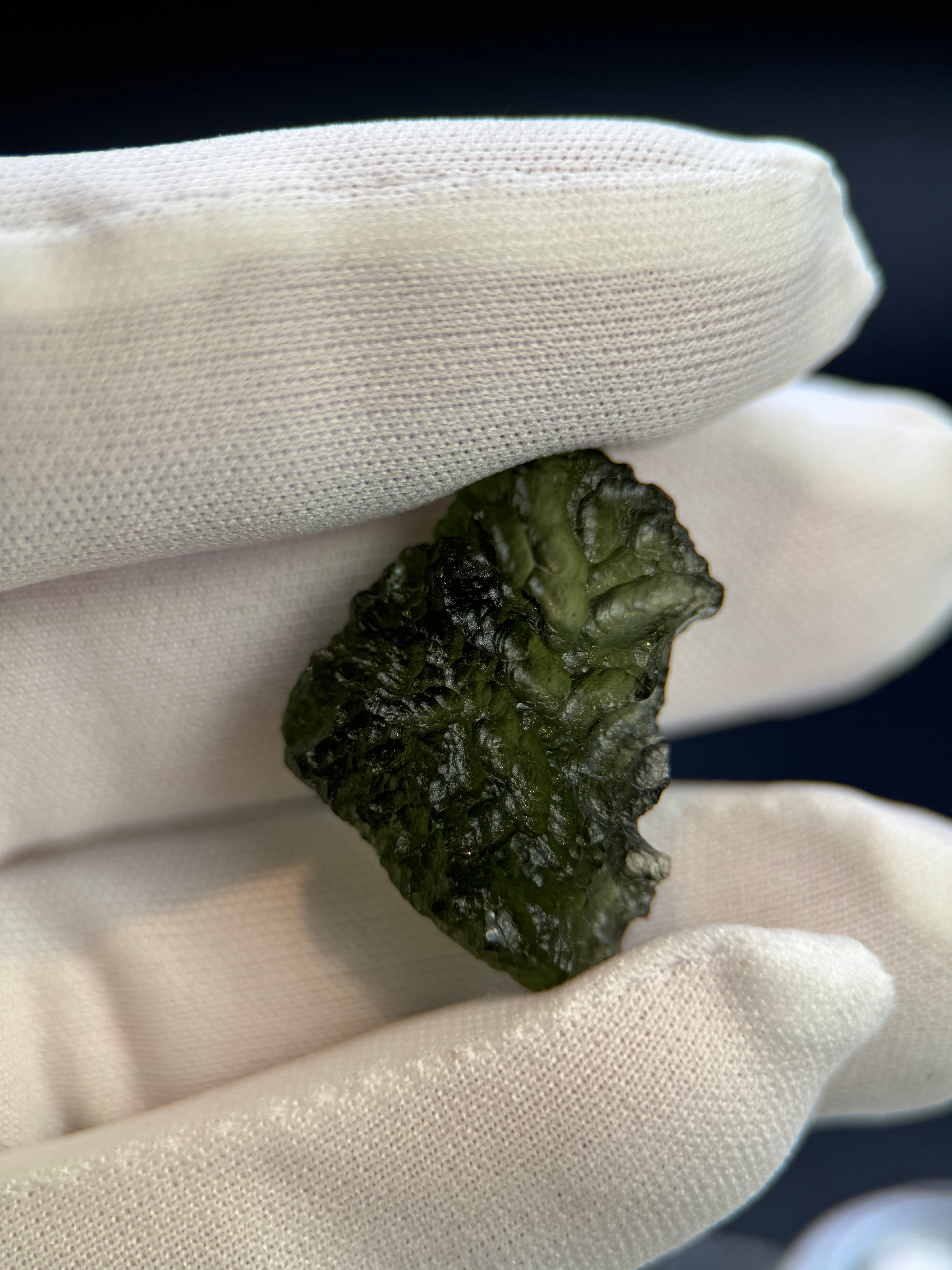 RAW MOLDAVITE, CZECH REPUBLIC. 5,64 GRAMS.