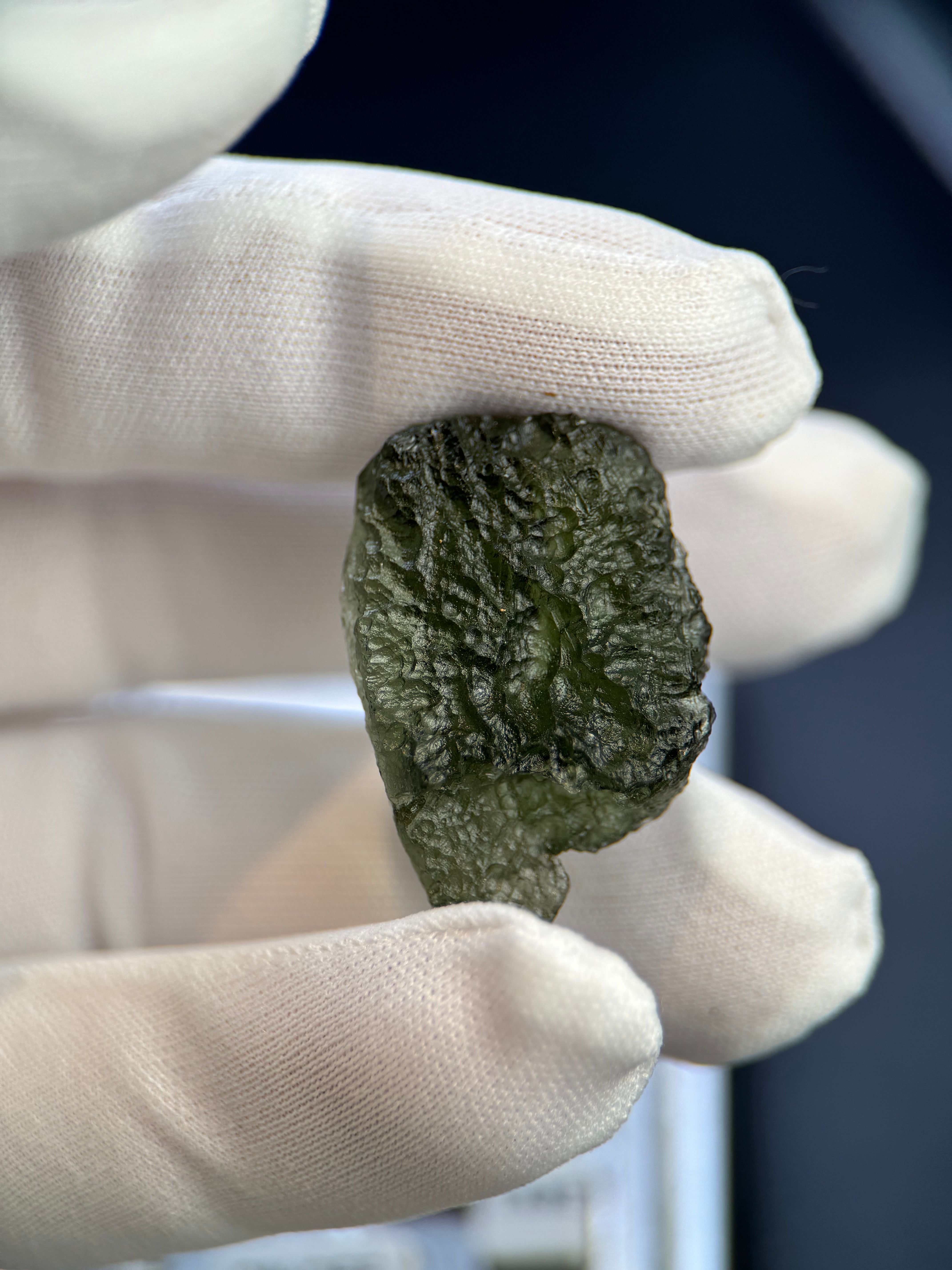 RAW MOLDAVITE, CZECH REPUBLIC. 8,52 GRAMS.