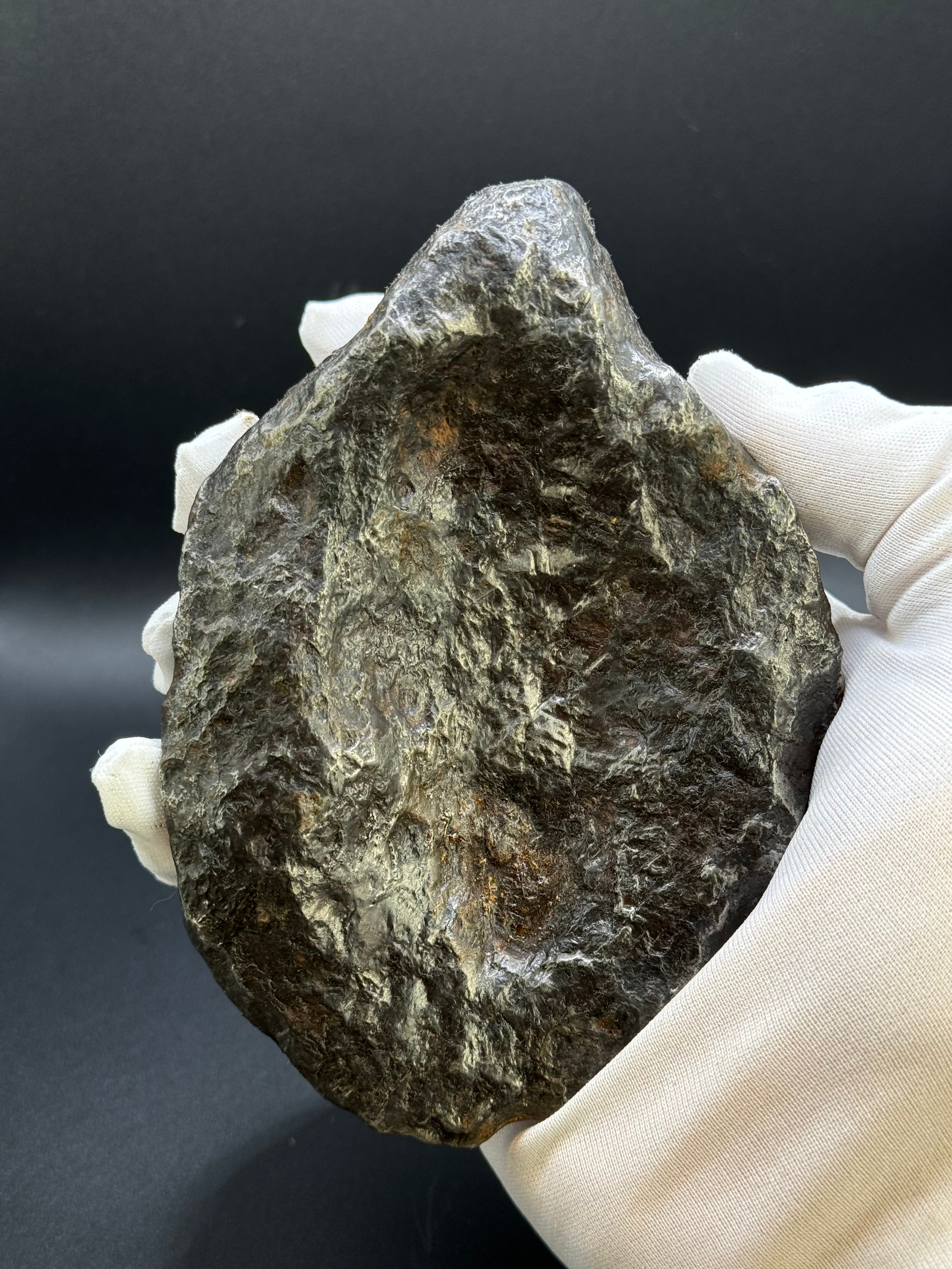 MUONIONALUSTA METEORITE, SWEDEN. FULL METEORITE 1711 grams.