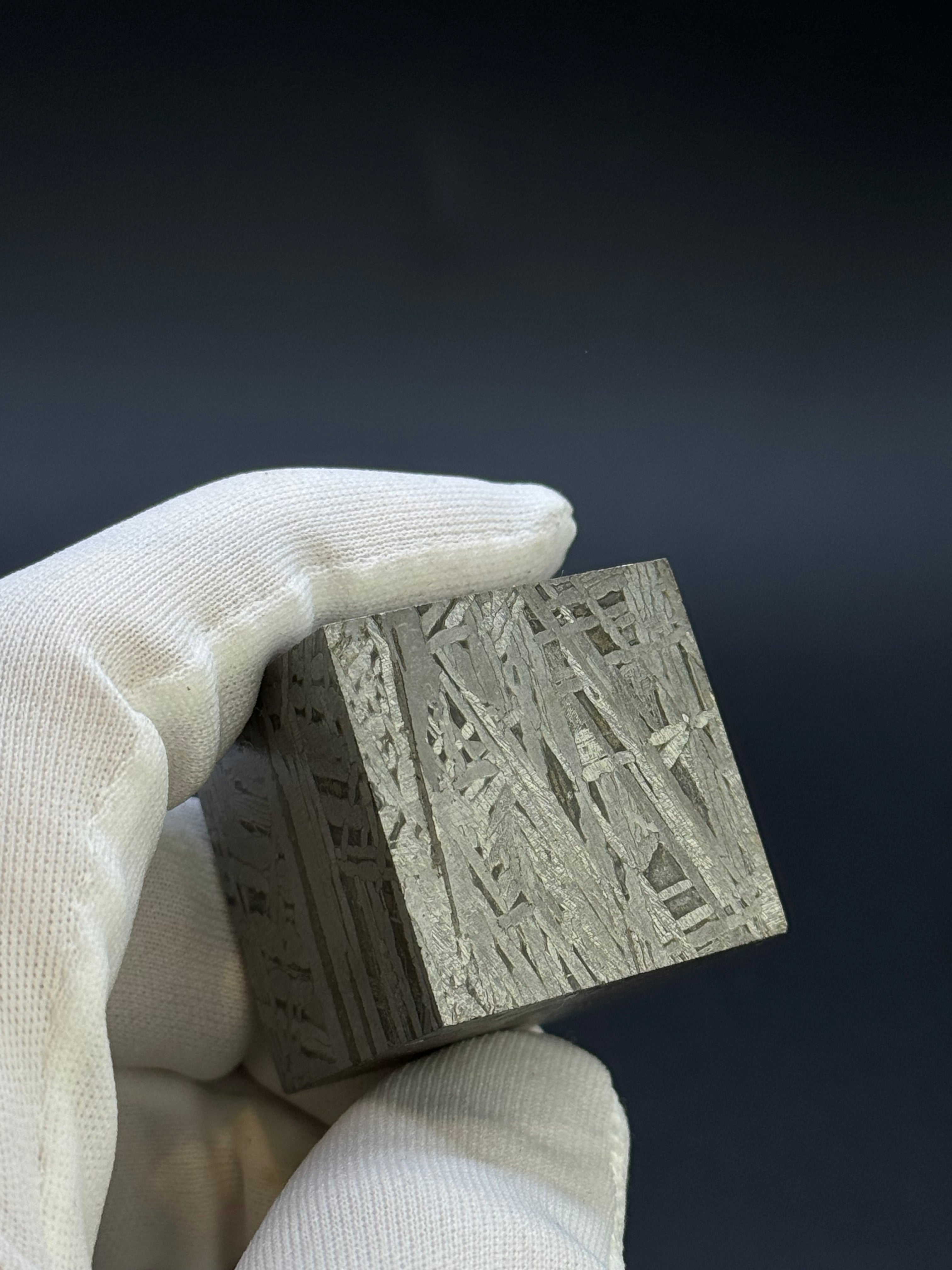 ALETAI, GOBI DESERT, CHINA. 190 GRAMS CUBE.