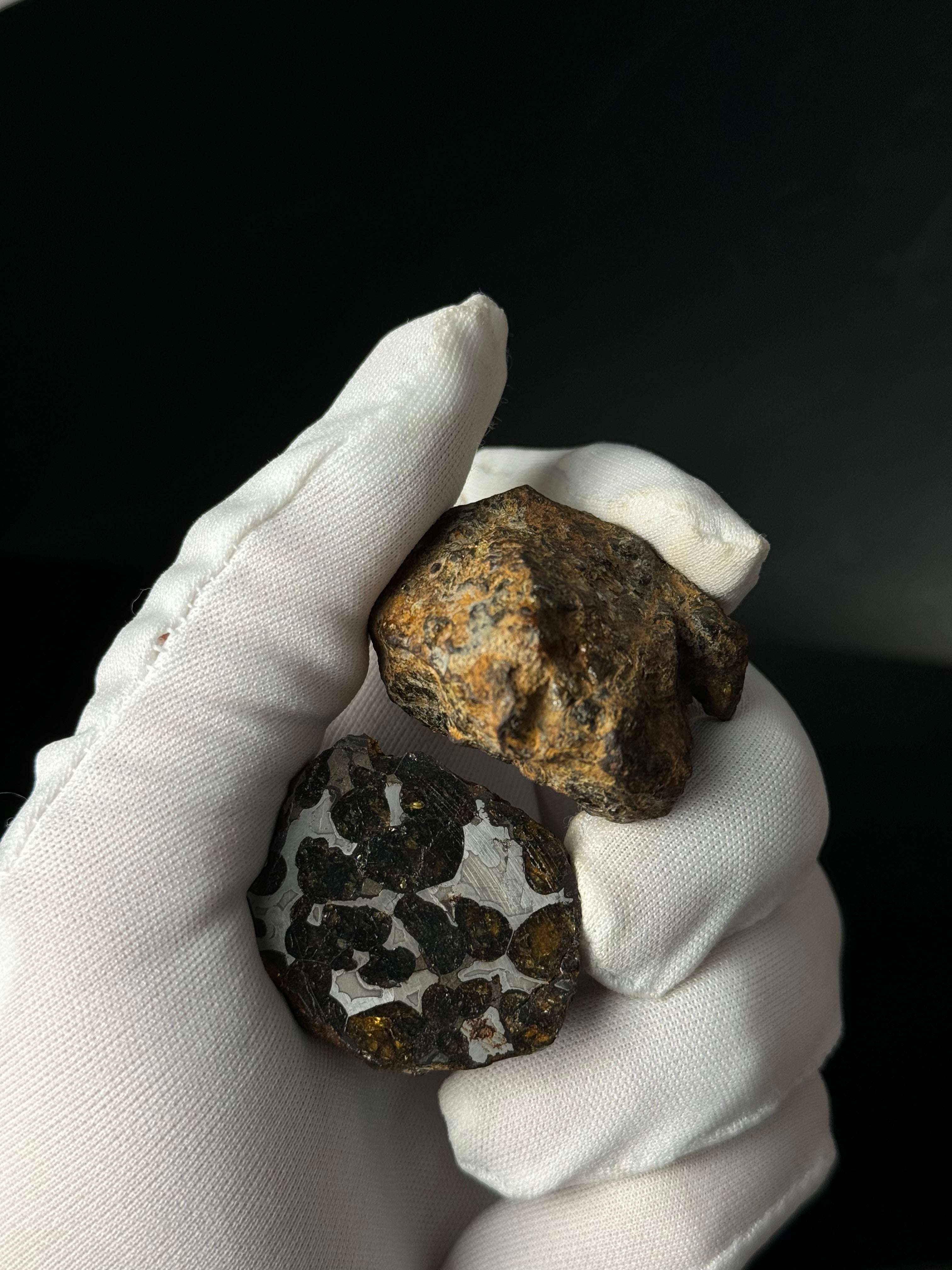 FULL SERICHO METEORITE FROM KENYA, IN TWO HALVES. TOTAL WEIGHT: 85,66 GRAMS.
