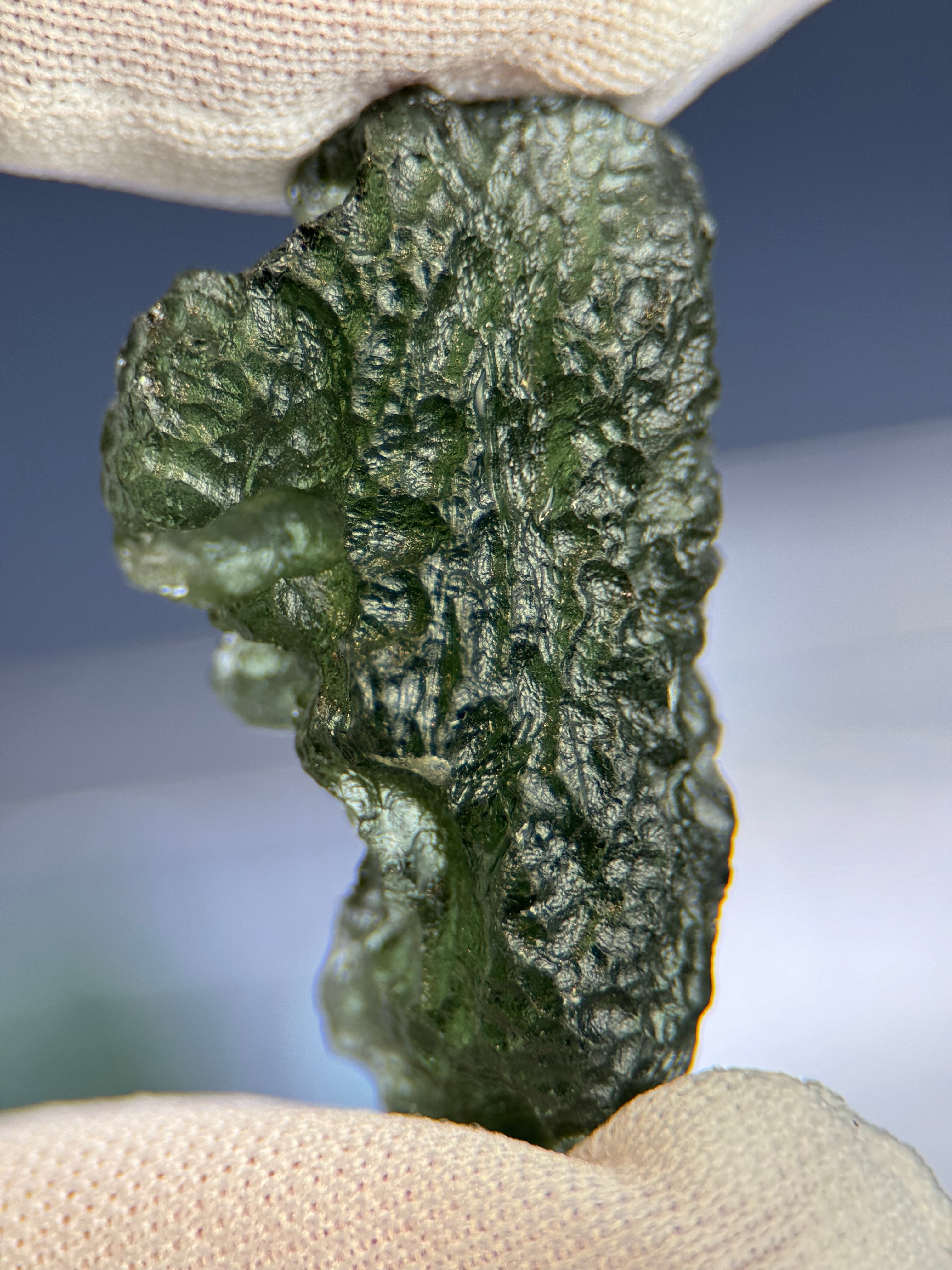 RAW MOLDAVITE, CZECH REPUBLIC. 5,83 GRAMS.