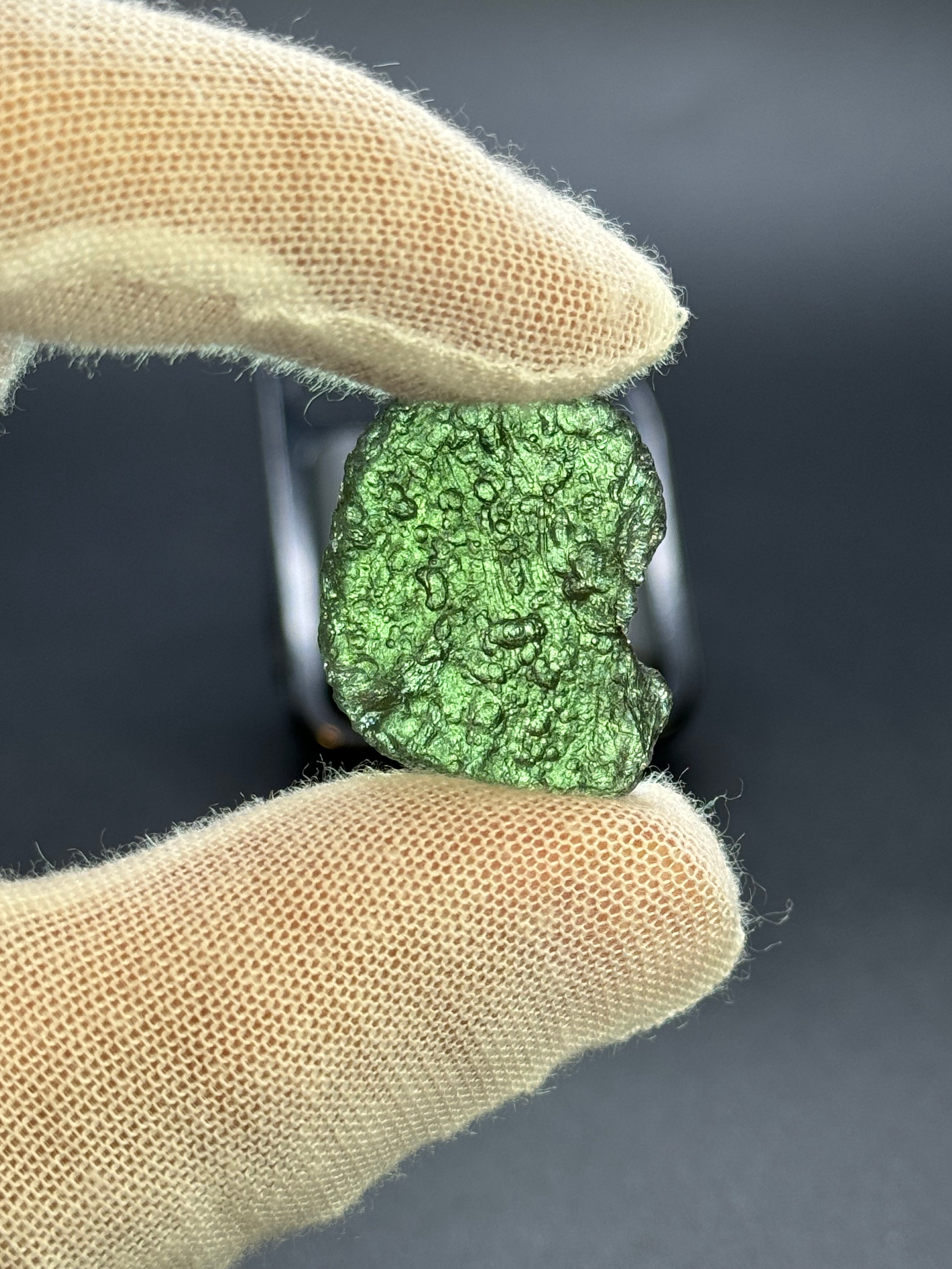 RAW MOLDAVITE, CZECH REPUBLIC. 5,02 GRAMS.