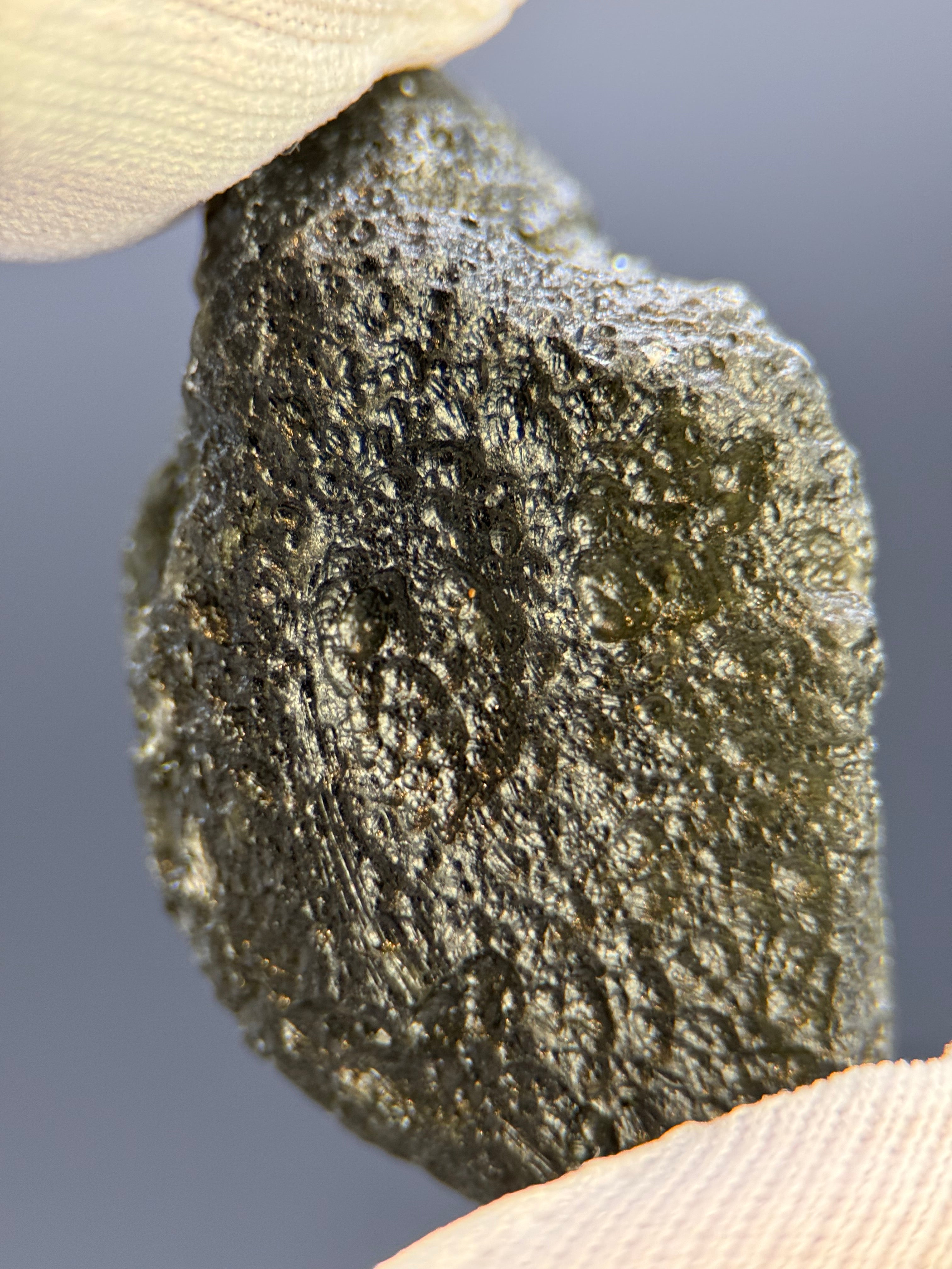 RAW MOLDAVITE, CZECH REPUBLIC. 7,53 GRAMS.