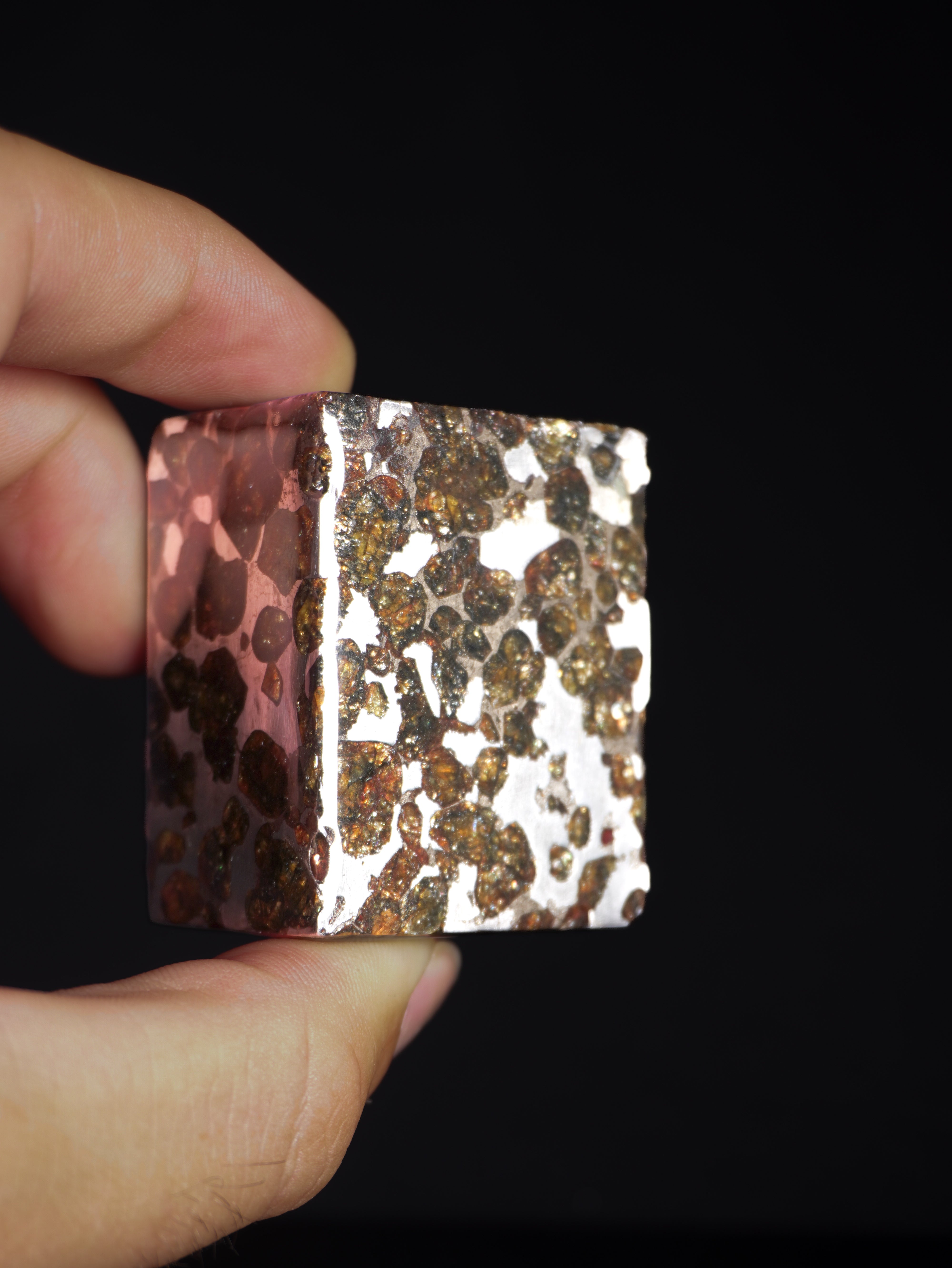 SERICHO PALLASITE METEORITE, KENYA. 264 GRAMS CUBE