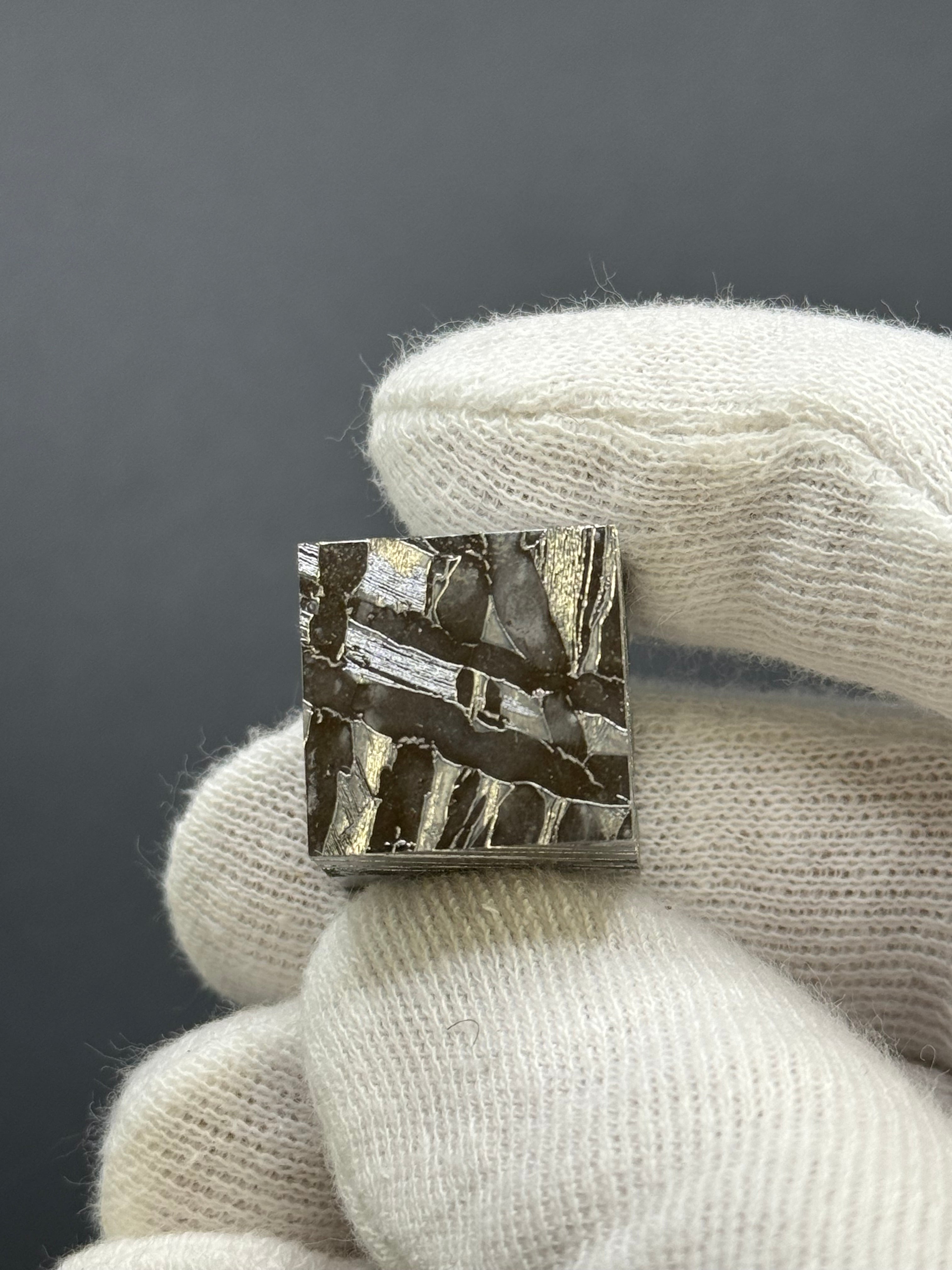 SEYMCHAN METEORITE, MAGADAN REGION, RUSSIA. 52 GRAMS CUBE.