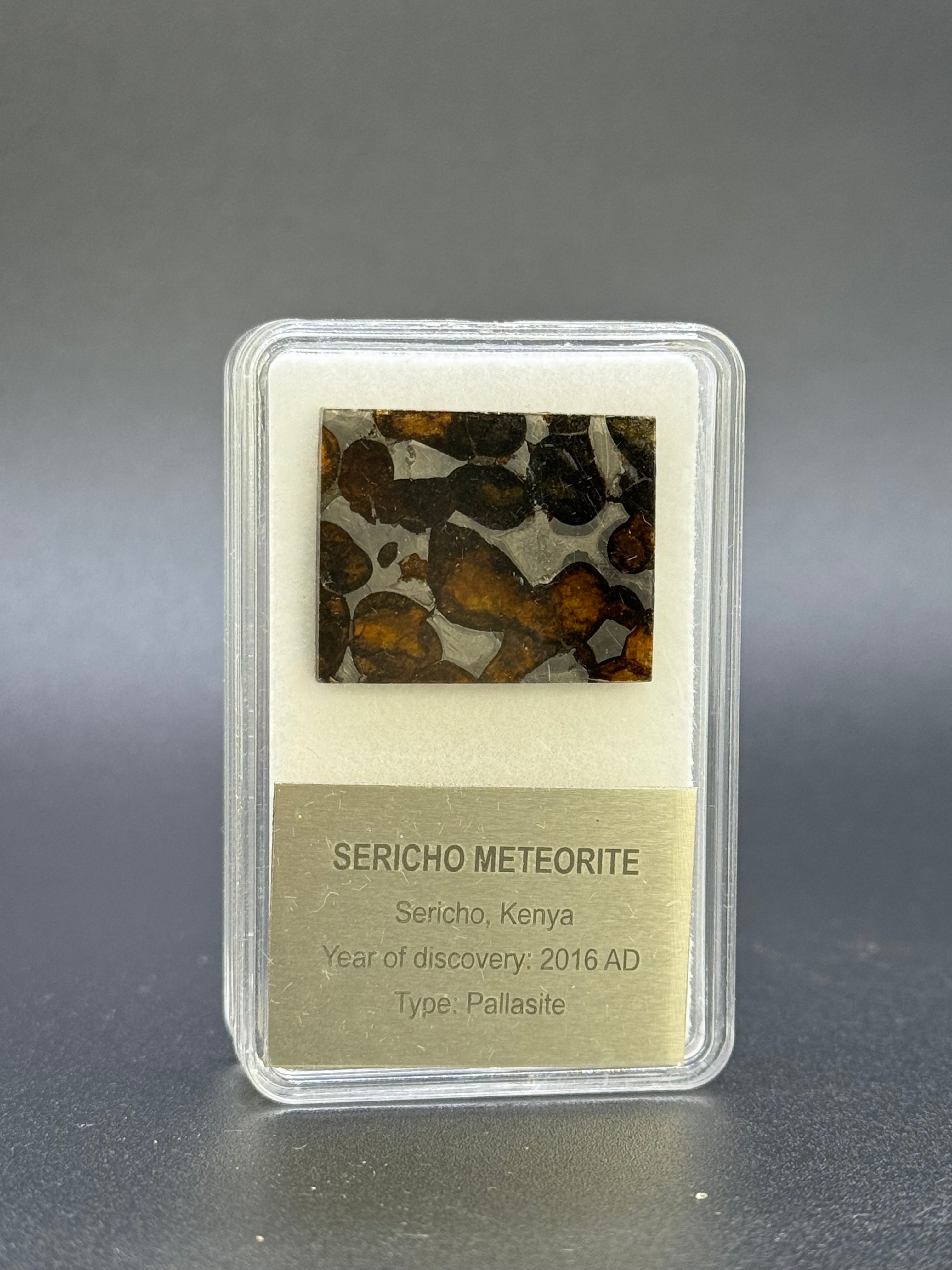 SERICHO METEORITE, KENYA. DISPLAY BOX. 4,7 GRAMS.