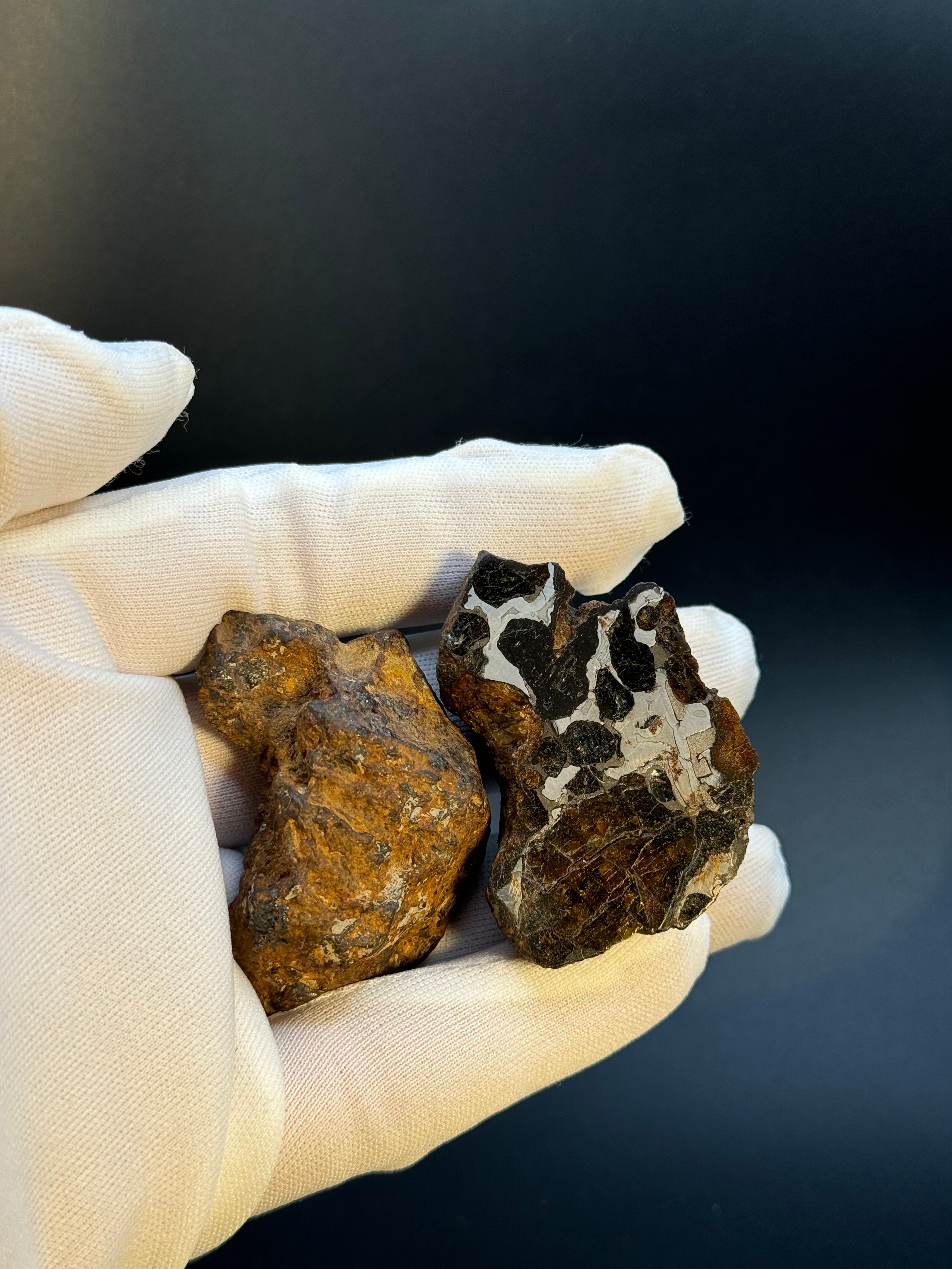 FULL SERICHO METEORITE FROM KENYA, IN TWO HALVES. TOTAL WEIGHT: 121,35 GRAMS.