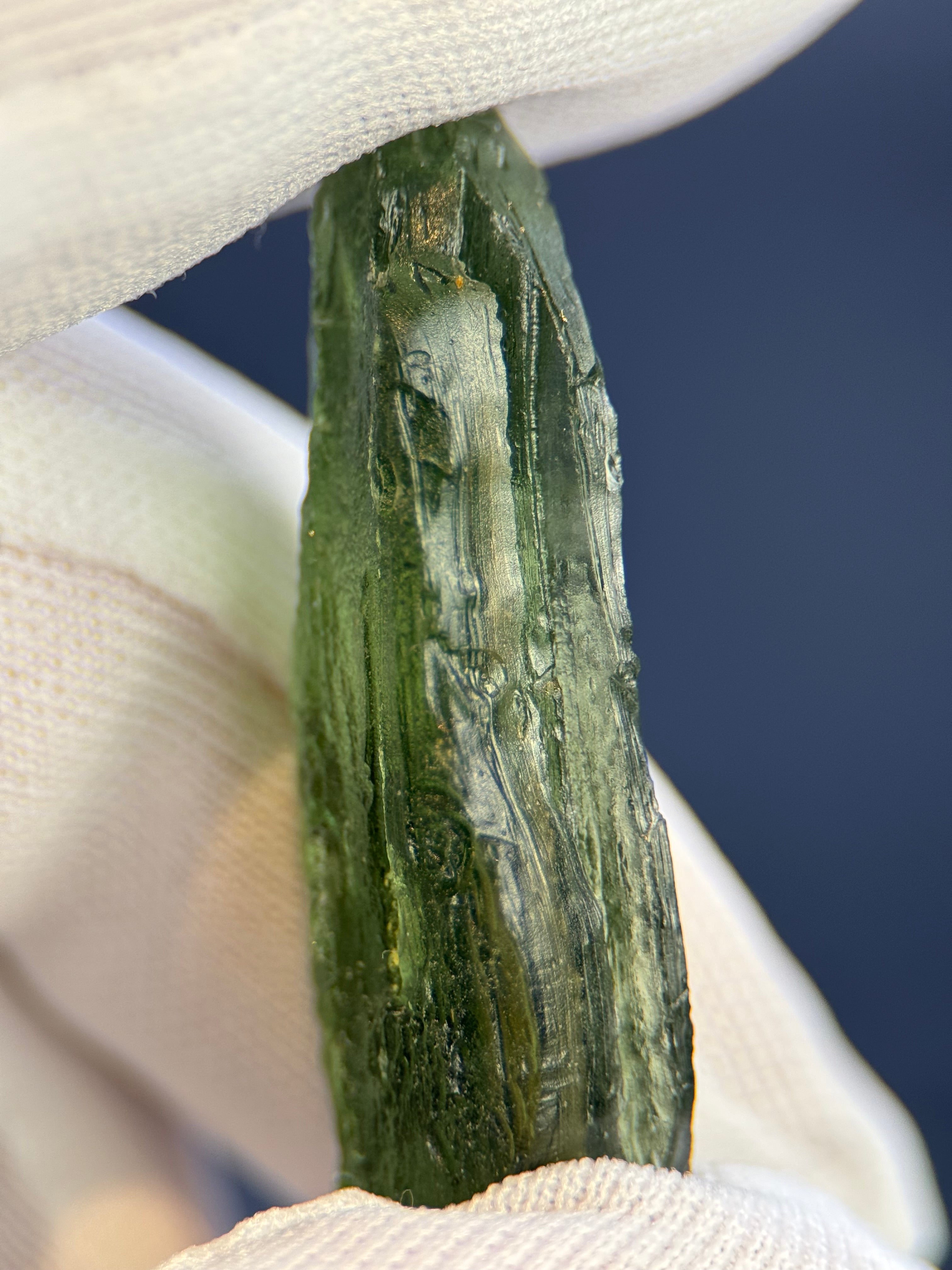 RAW MOLDAVITE, CZECH REPUBLIC. 4,97 GRAMS.