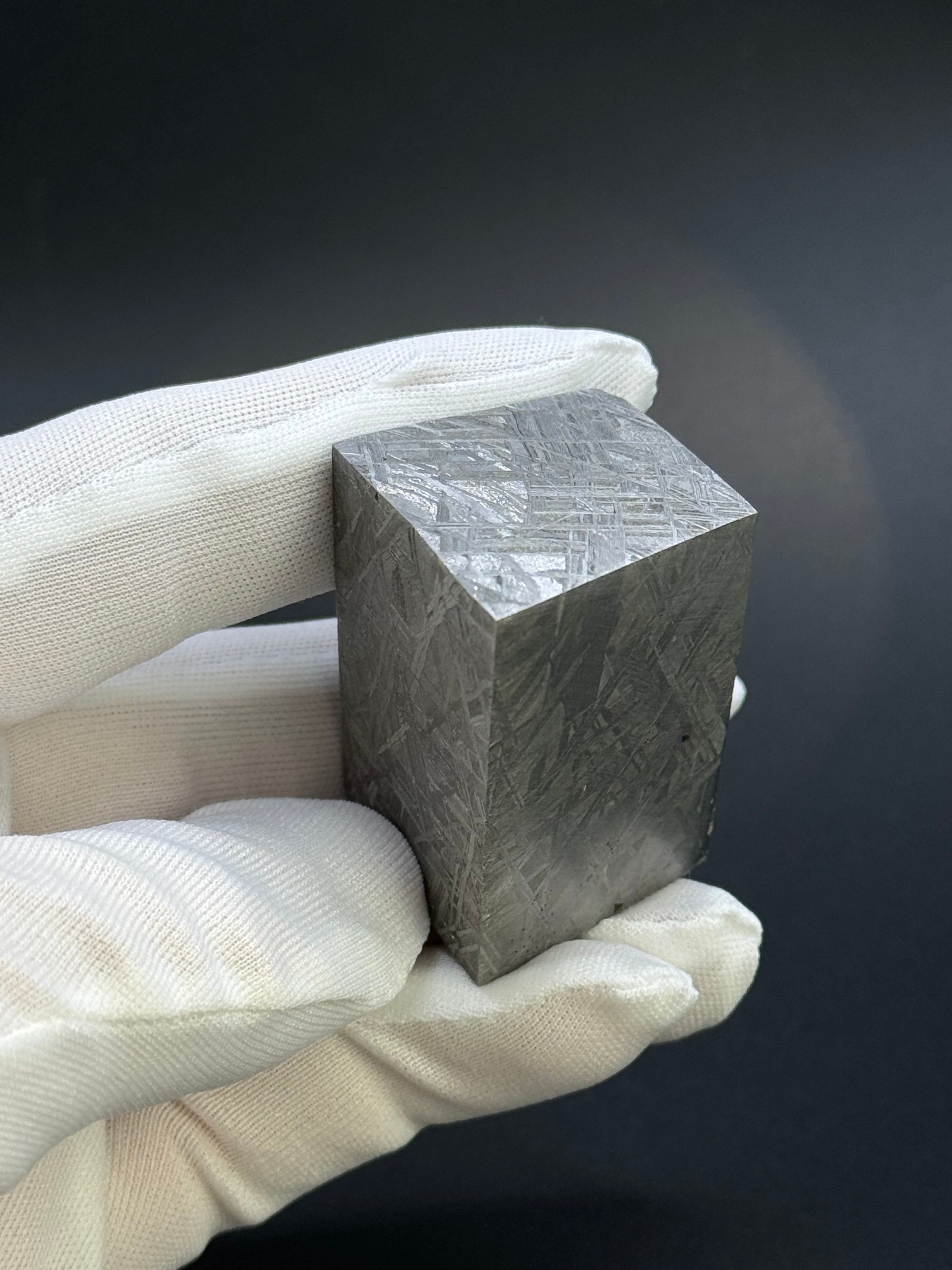 Muonionalusta meteorite, Sweden. Block, 264 grams