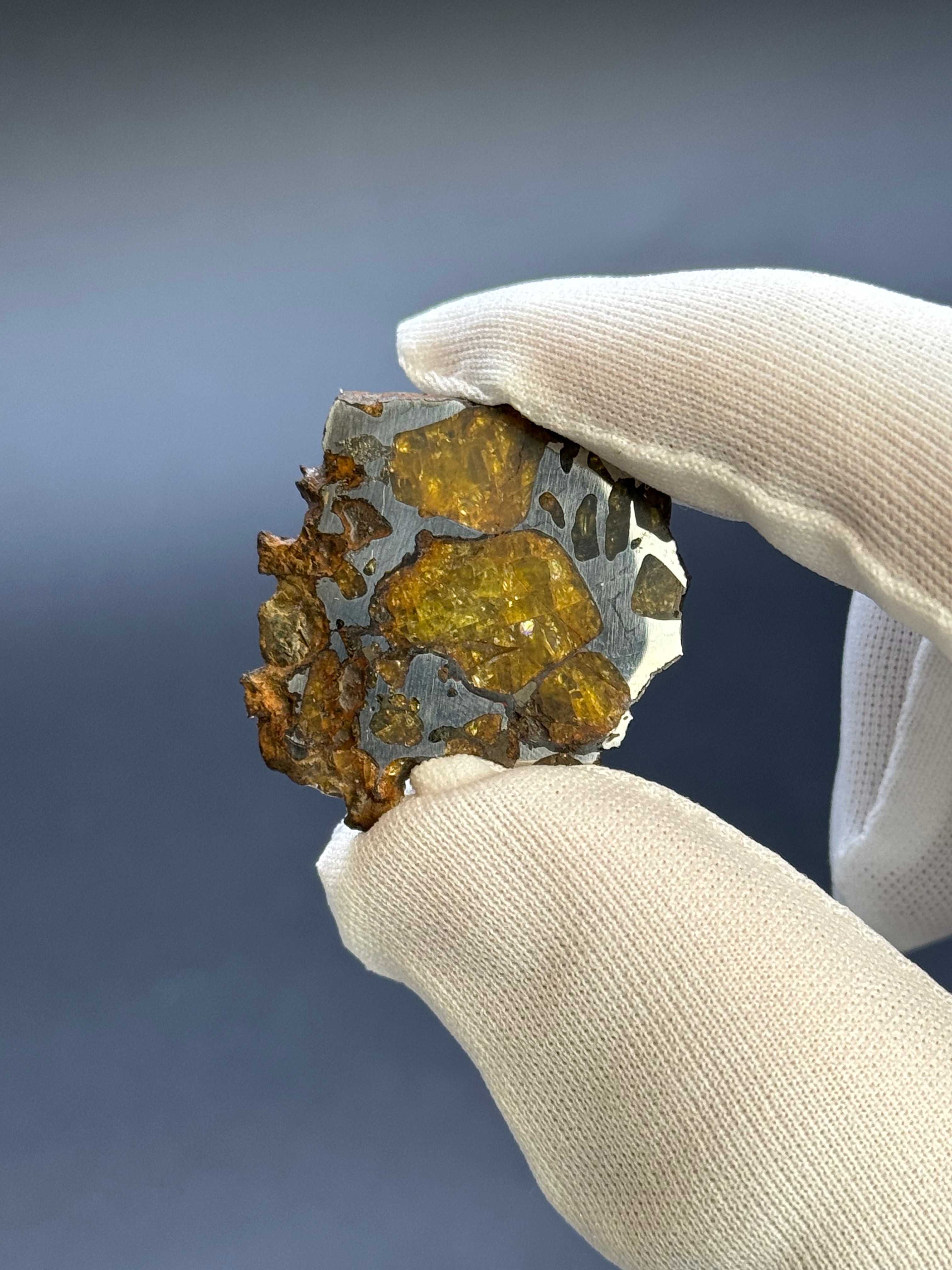 IMILAC PALLASITE METEORITE, CHILE. 7,17 GRAMS