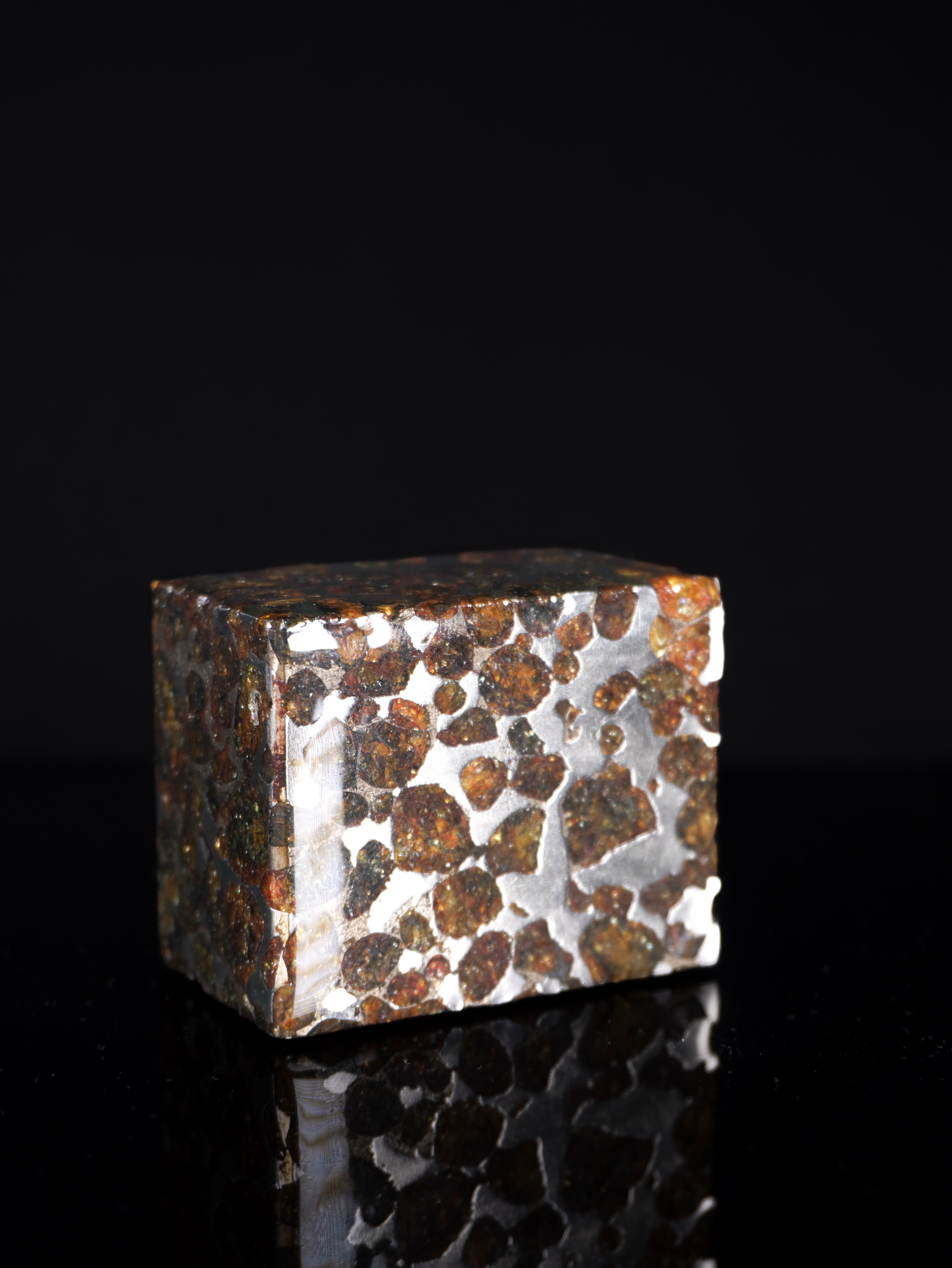 SERICHO PALLASITE METEORITE, KENYA. 264 GRAMS CUBE