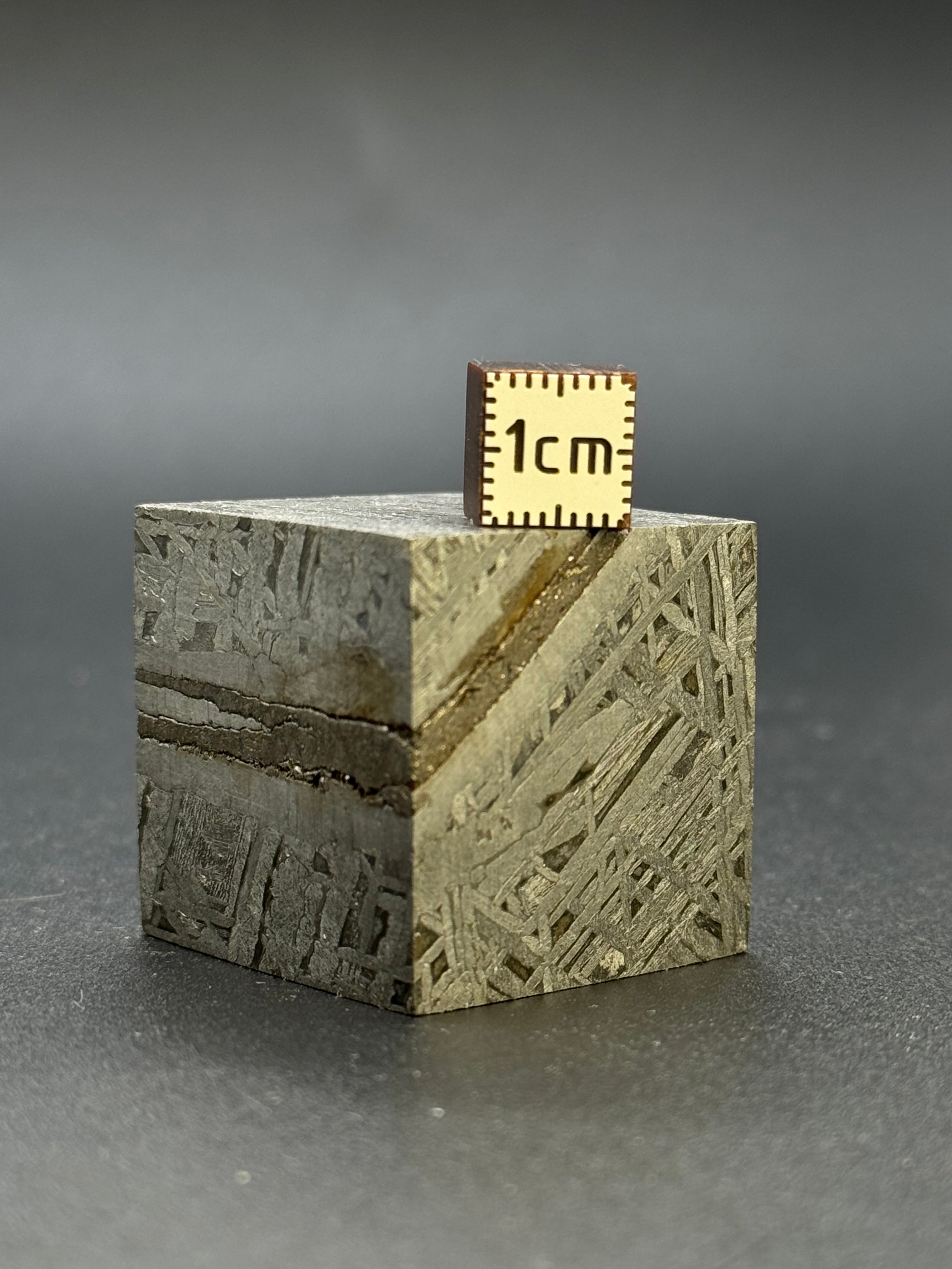 ALETAI, GOBI DESERT, CHINA. 190 GRAMS CUBE.