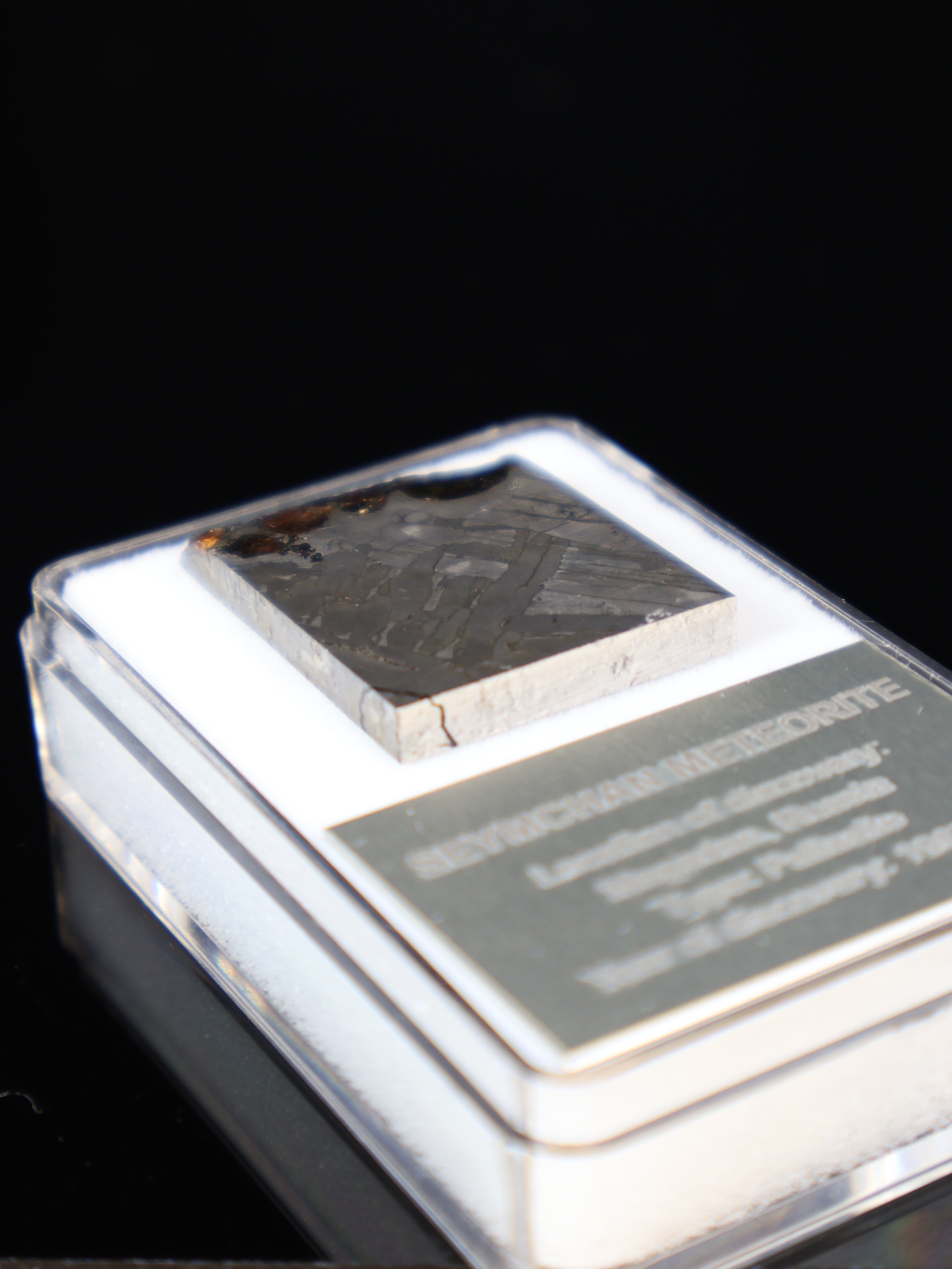 SEYMCHAN METEORITE, RUSSIA. DISPLAY BOX. 10,7 GRAMS.