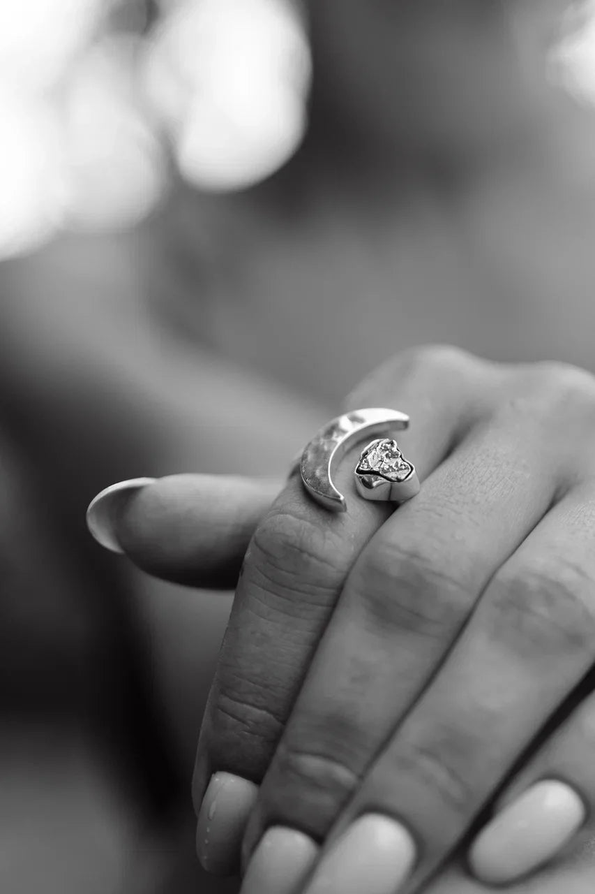 Moon ring with Campo del Cielo meteorite