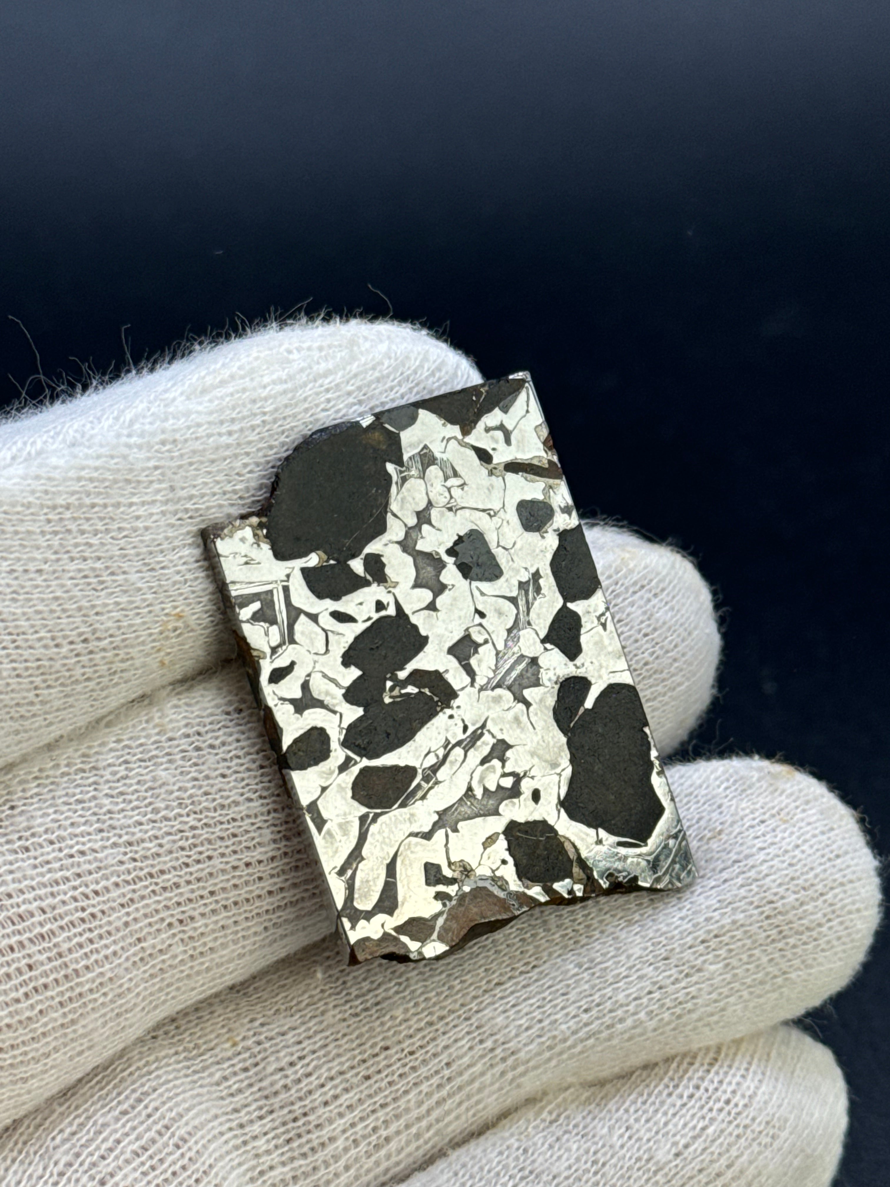 SEYMCHAN METEORITE, MAGADAN REGION, RUSSIA. 15 GRAMS.