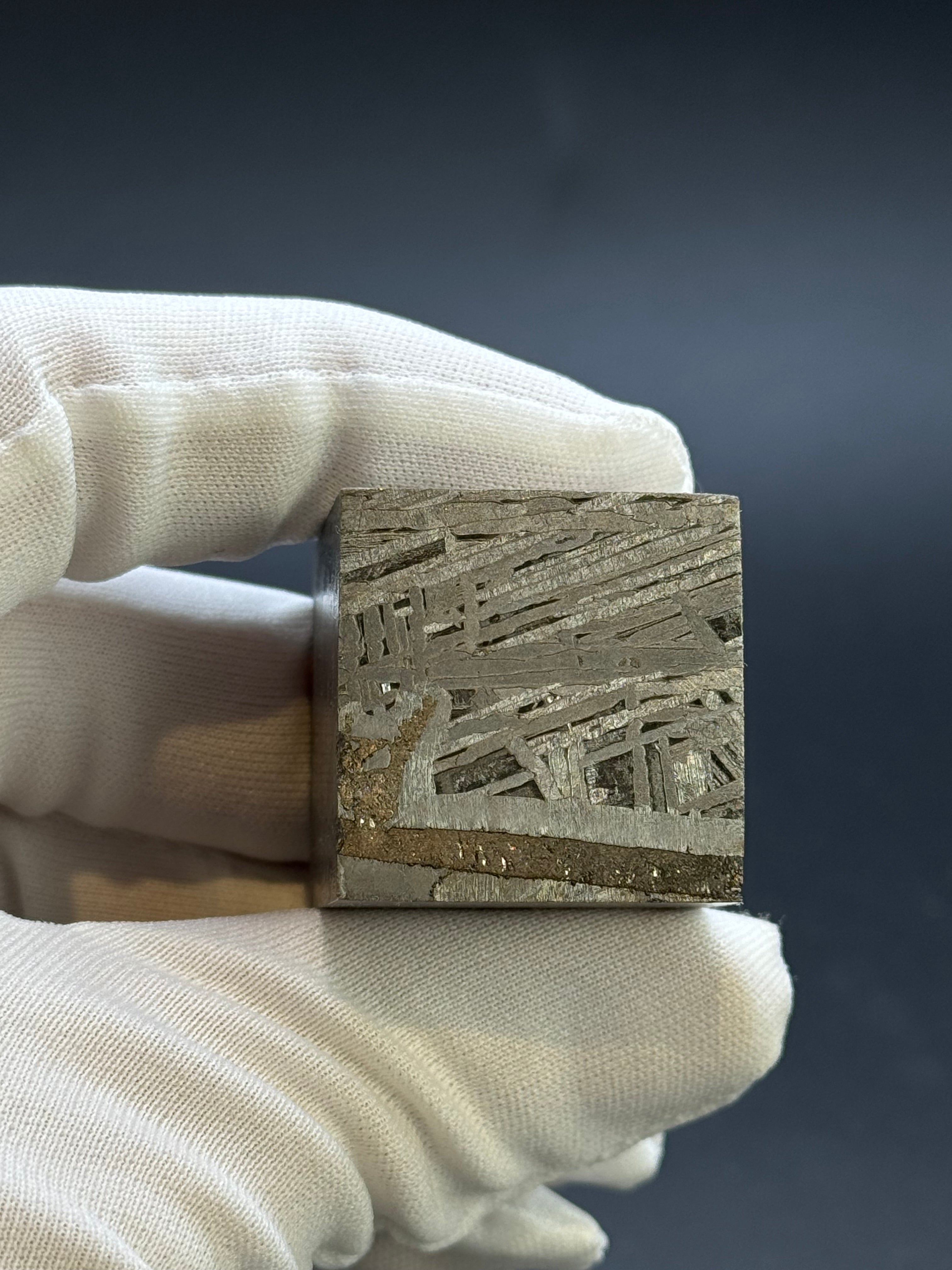 ALETAI, GOBI DESERT, CHINA. 200 GRAMS CUBE.