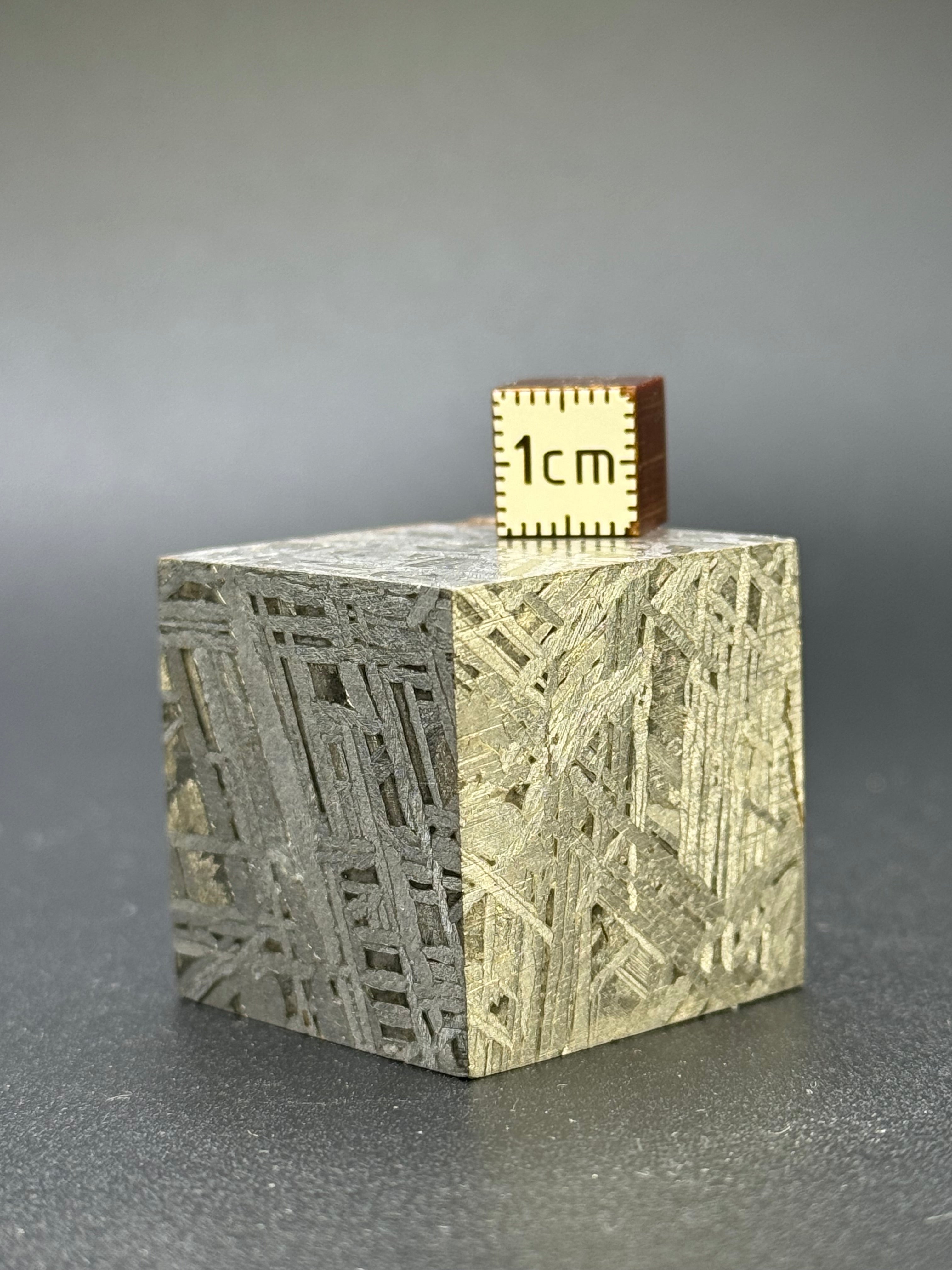 ALETAI, GOBI DESERT, CHINA. 195 grams CUBE.