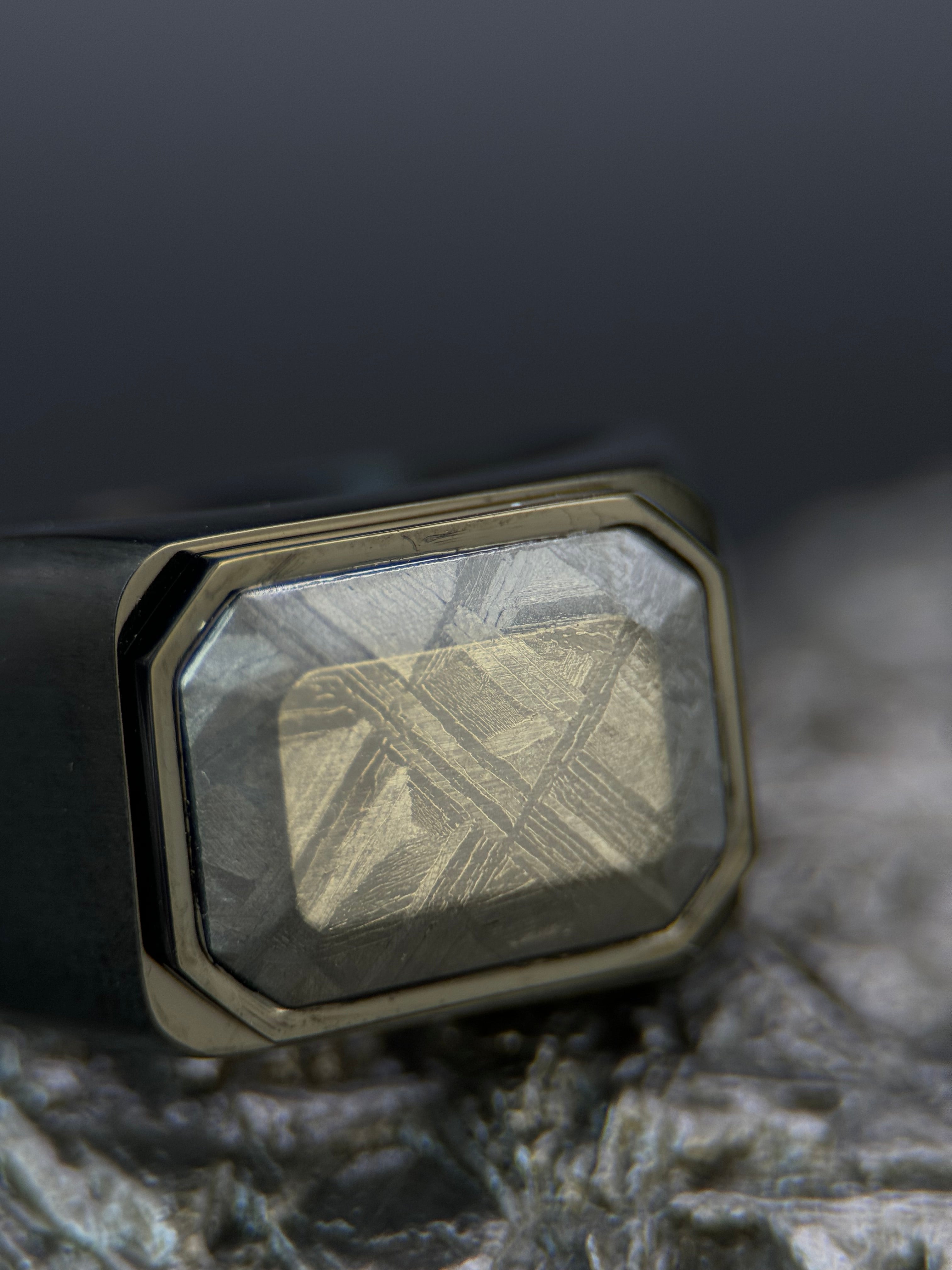 Muonionalusta meteorite Signet ring