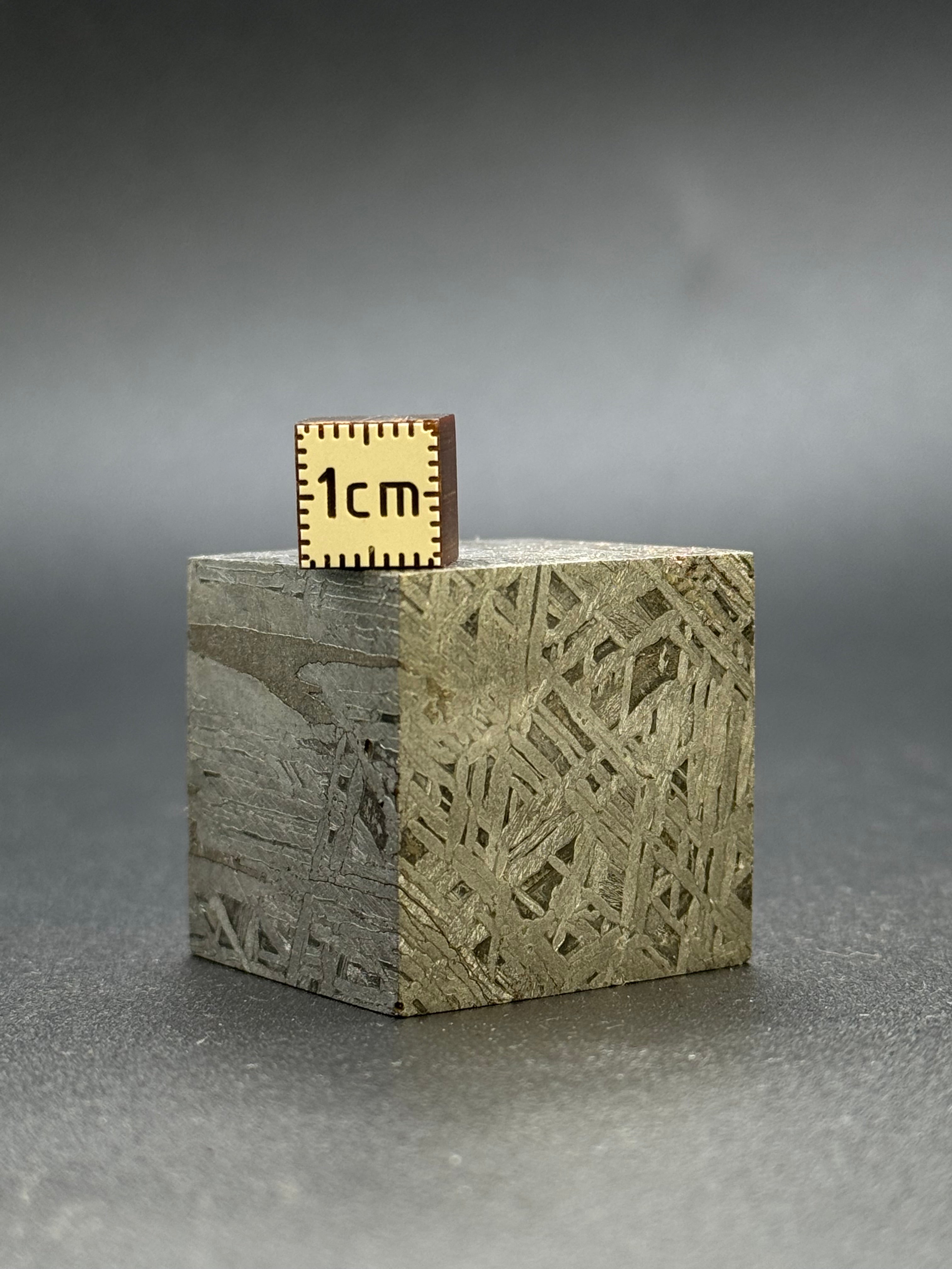 ALETAI, GOBI DESERT, CHINA. 196 GRAMS CUBE.