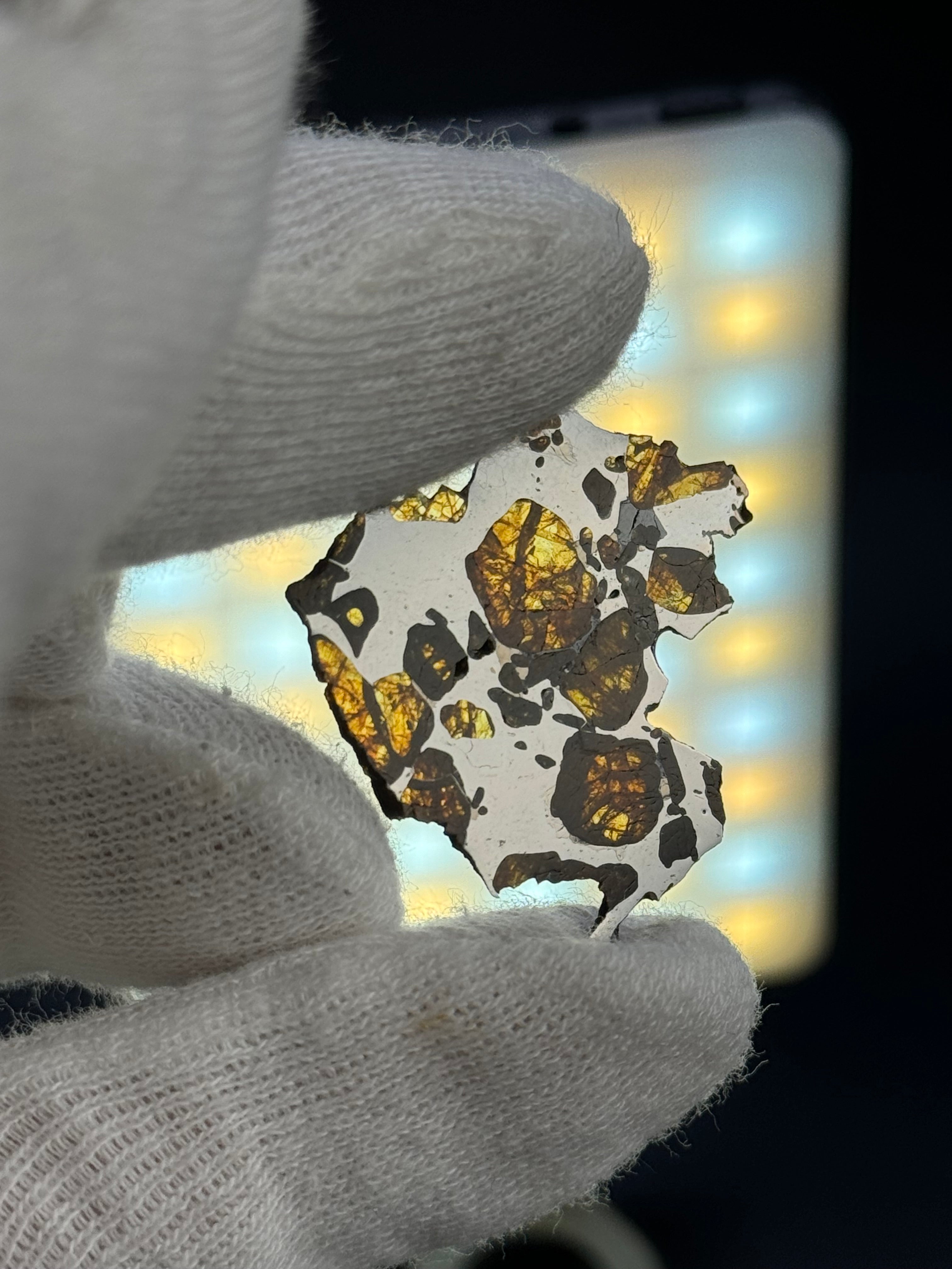 IMILAC PALLASITE METEORITE, CHILE. 3,18 grams.
