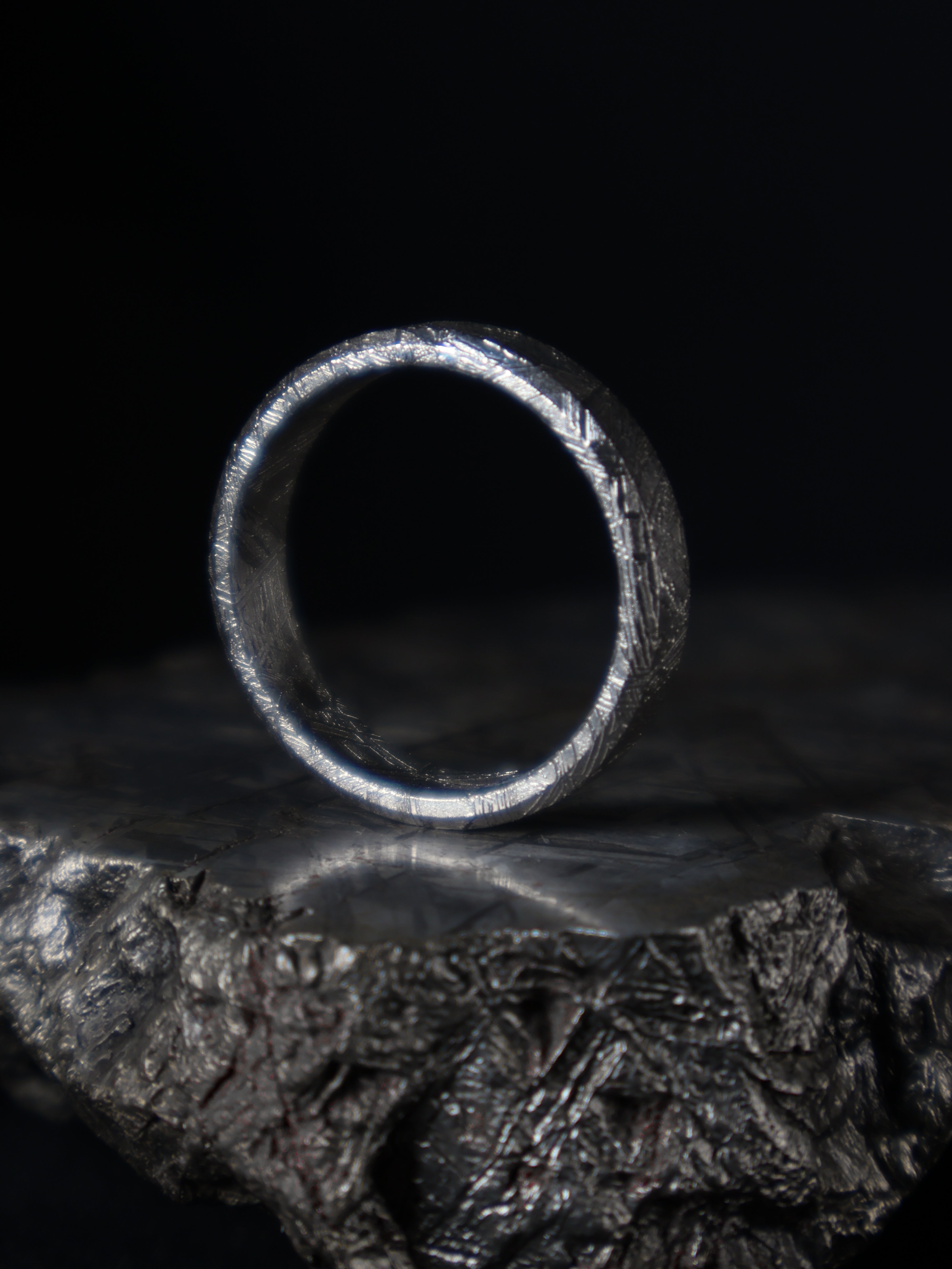 Muonionalusta meteorite Solid ring, Flat.