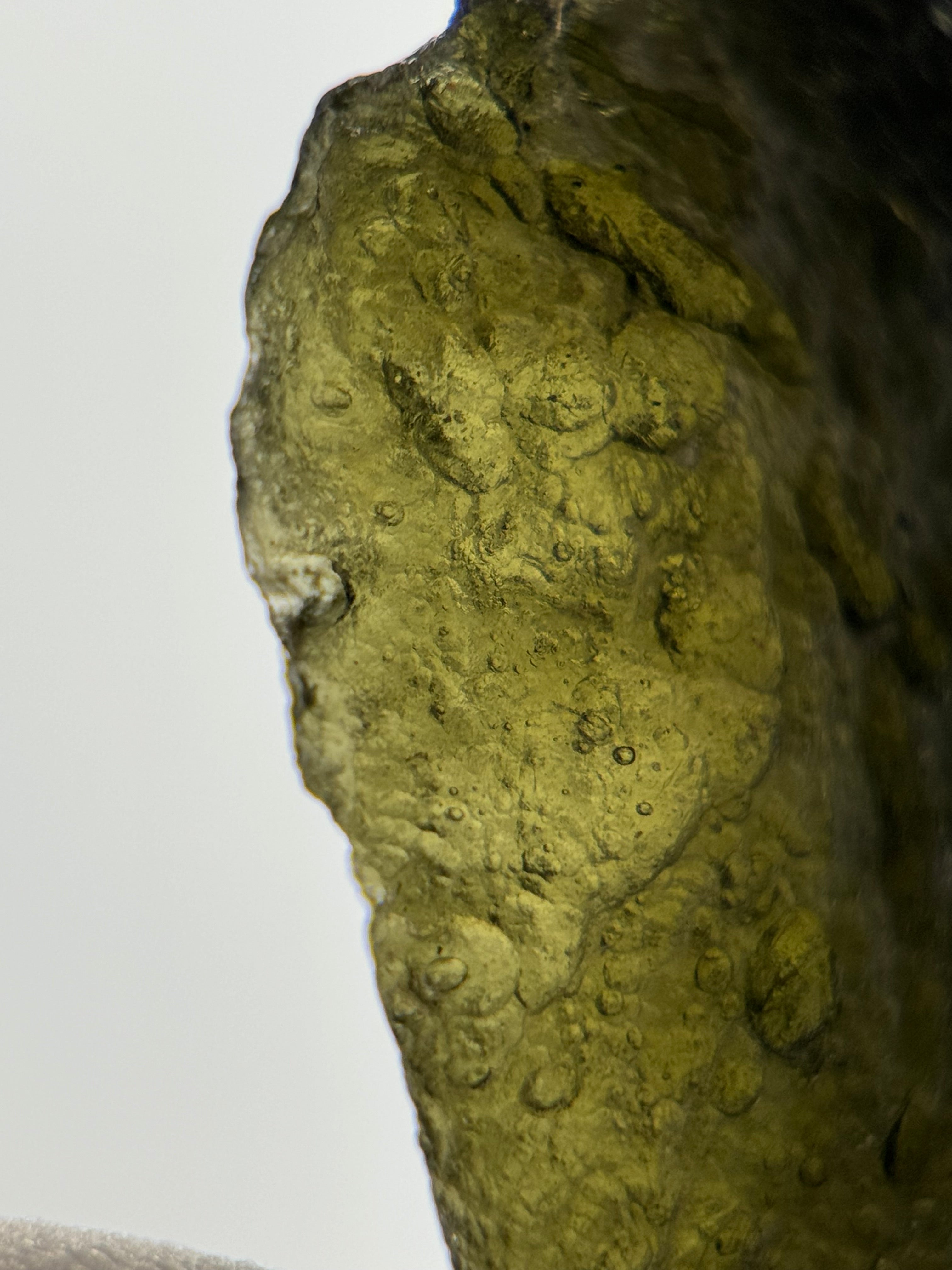 RAW MOLDAVITE, CZECH REPUBLIC. 7,53 GRAMS.