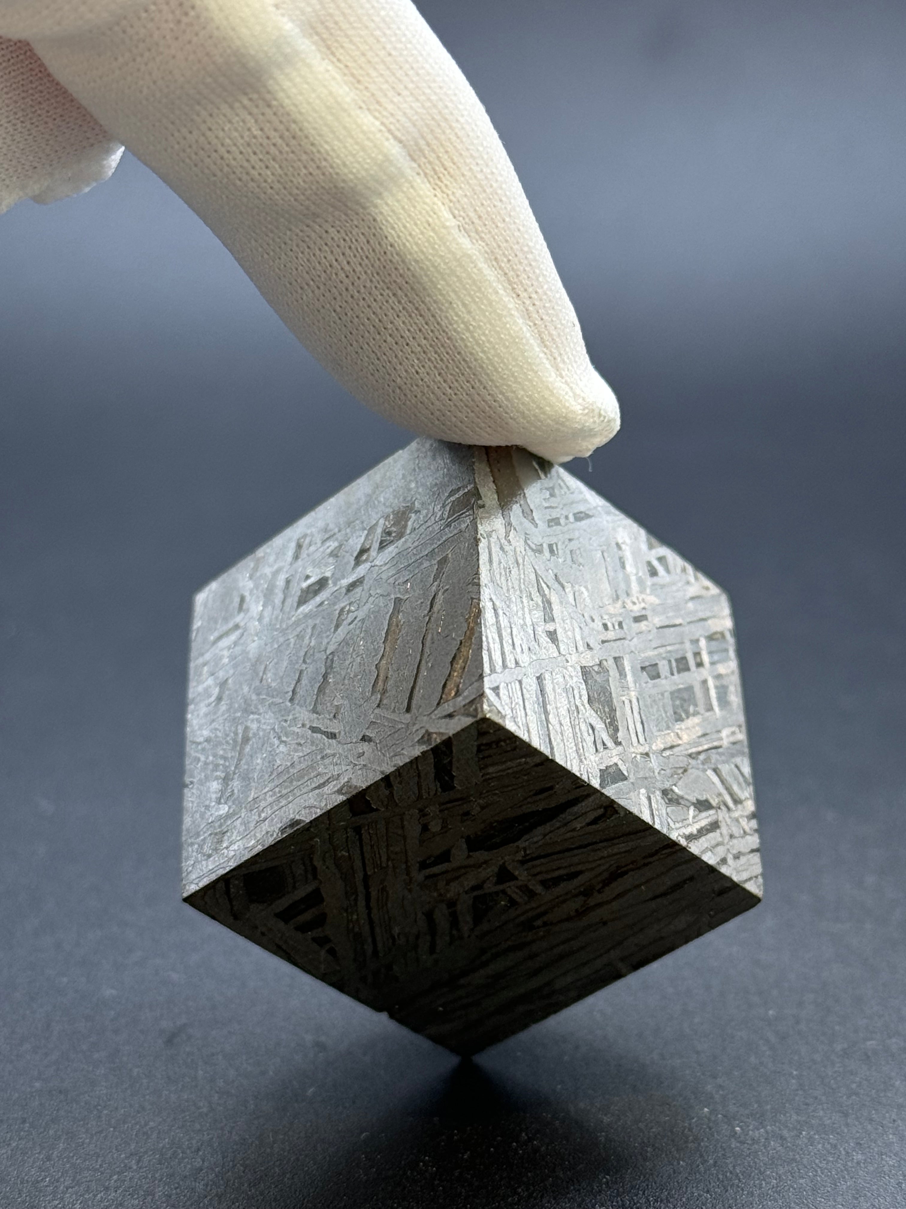 ALETAI, GOBI DESERT, CHINA. 200 GRAMS CUBE.