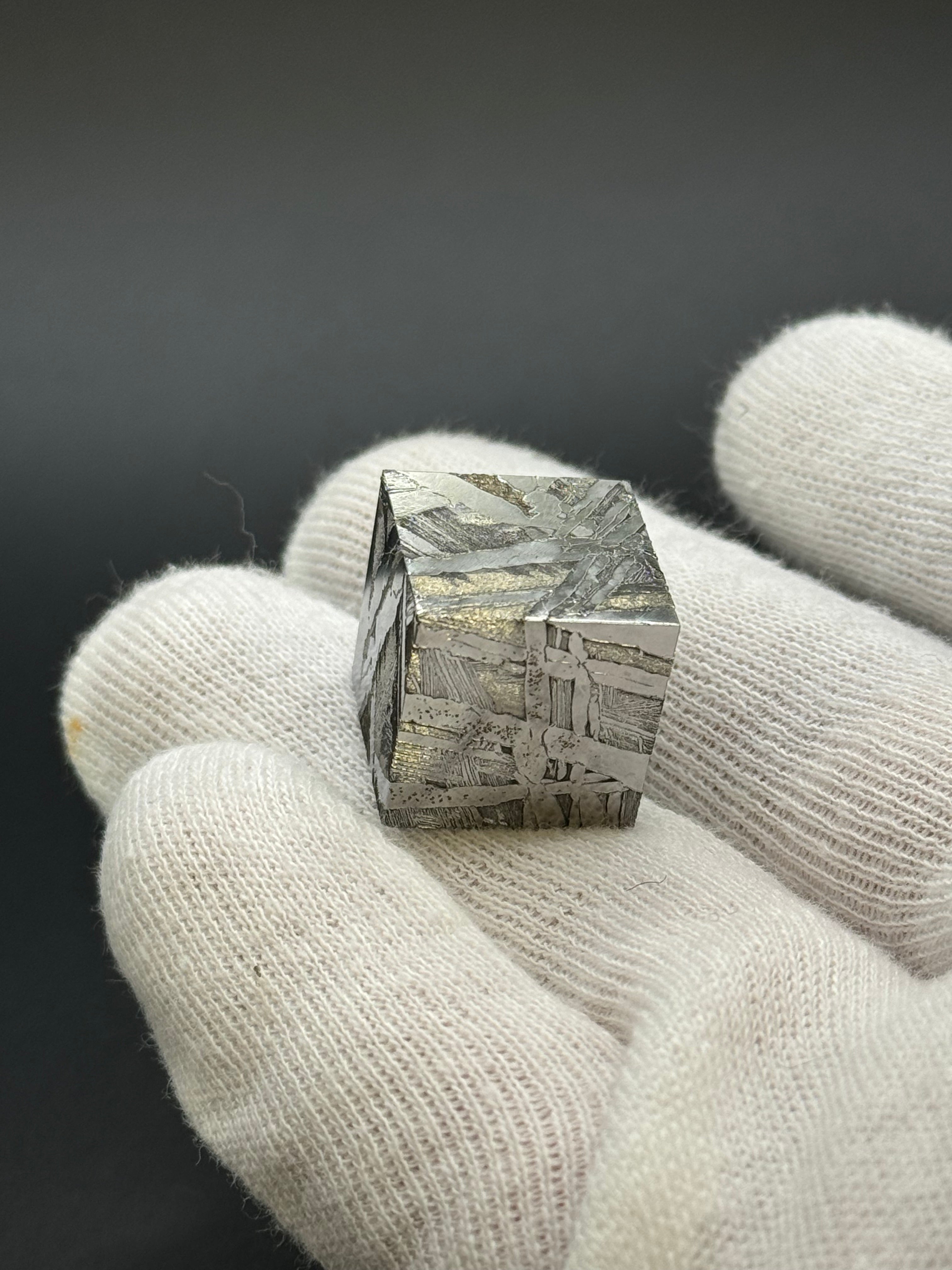 SEYMCHAN METEORITE, MAGADAN REGION, RUSSIA. 52 GRAMS CUBE.