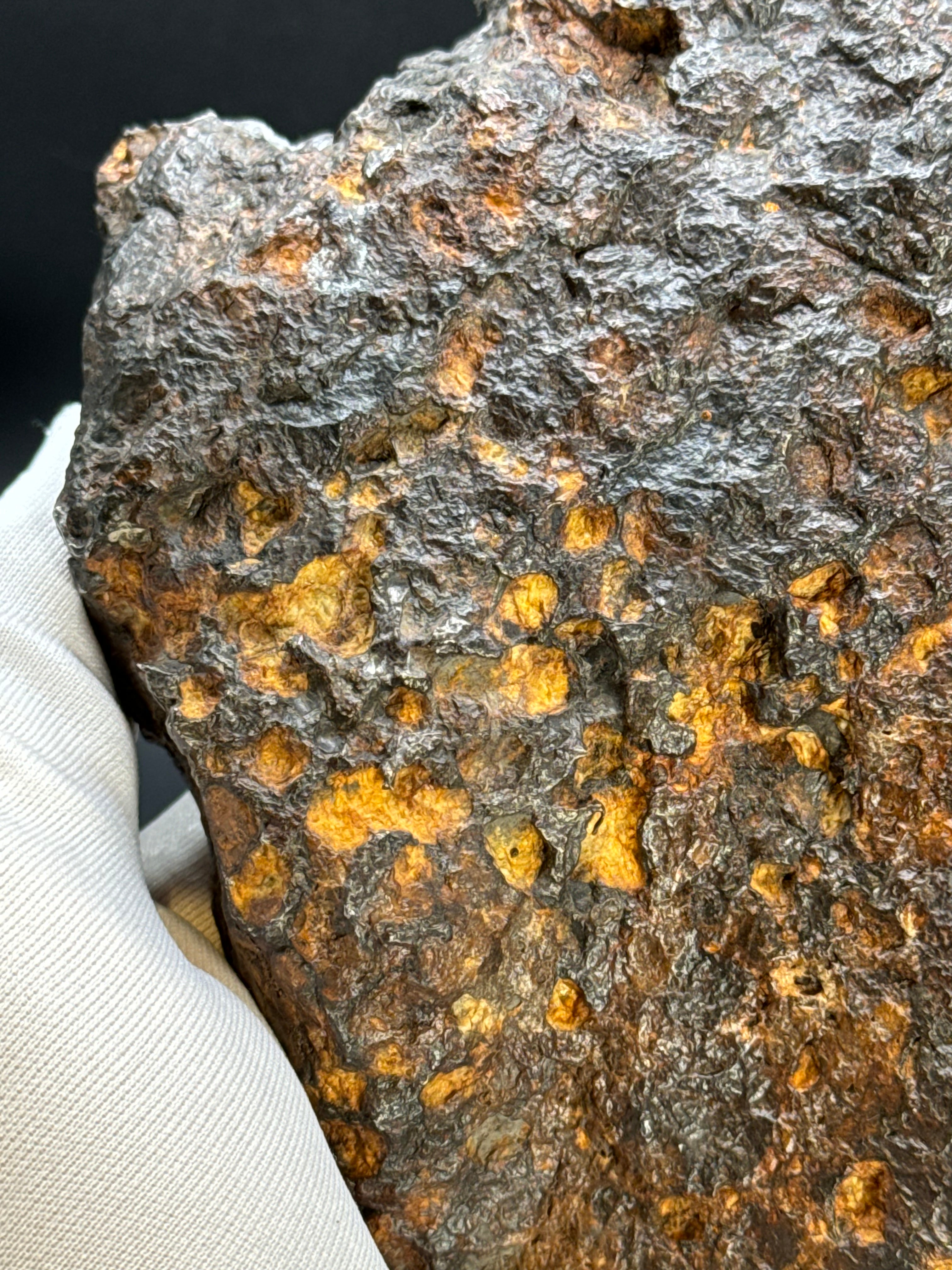 Full Sericho meteorite from Kenya, in two halves. Total weight: 3,057 grams.