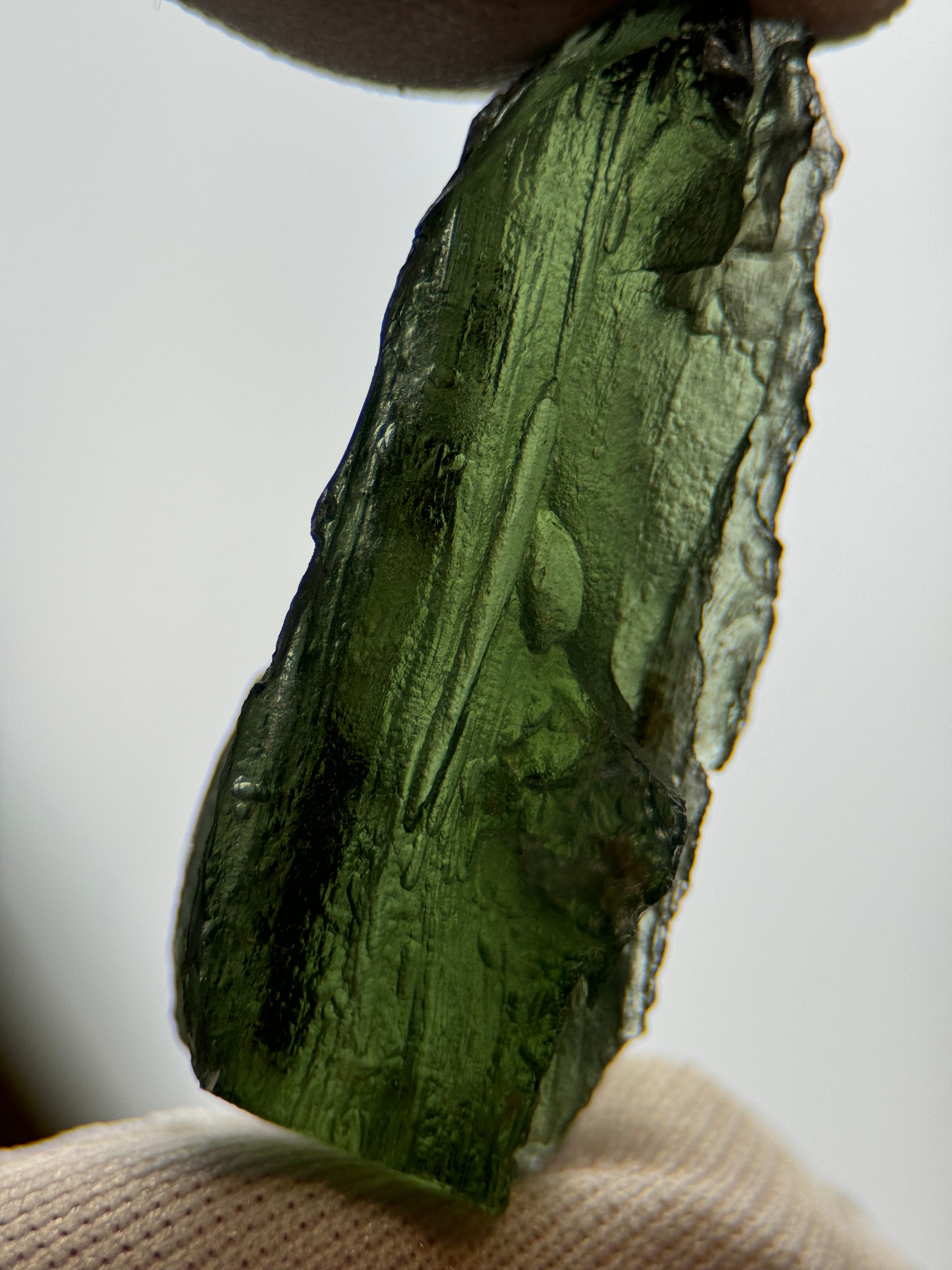 RAW MOLDAVITE, CZECH REPUBLIC. 4,97 GRAMS.