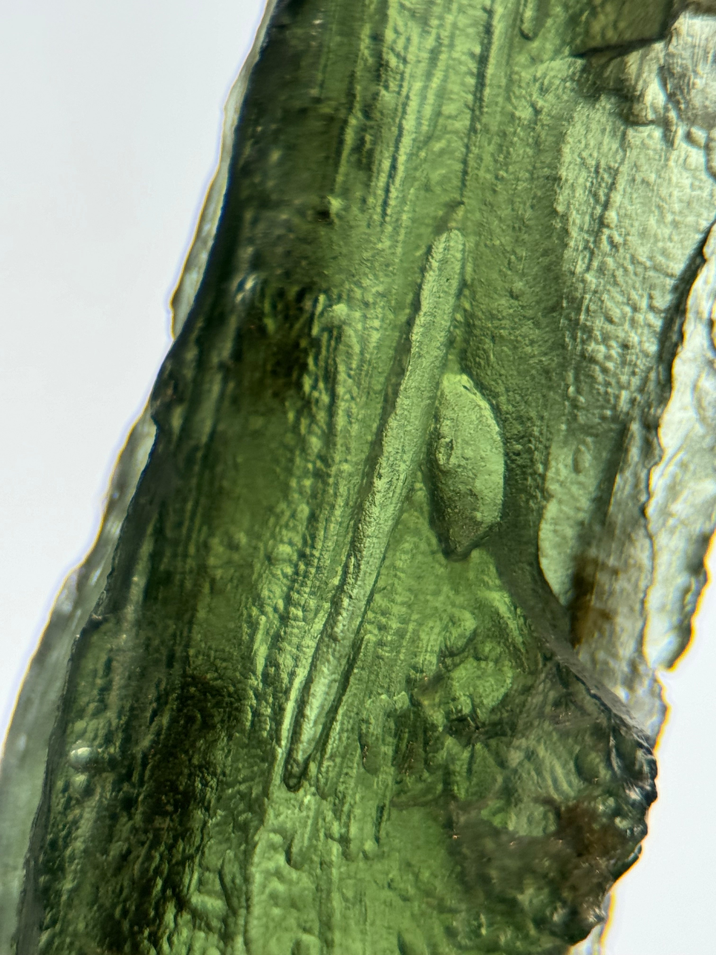 RAW MOLDAVITE, CZECH REPUBLIC. 4,97 GRAMS.