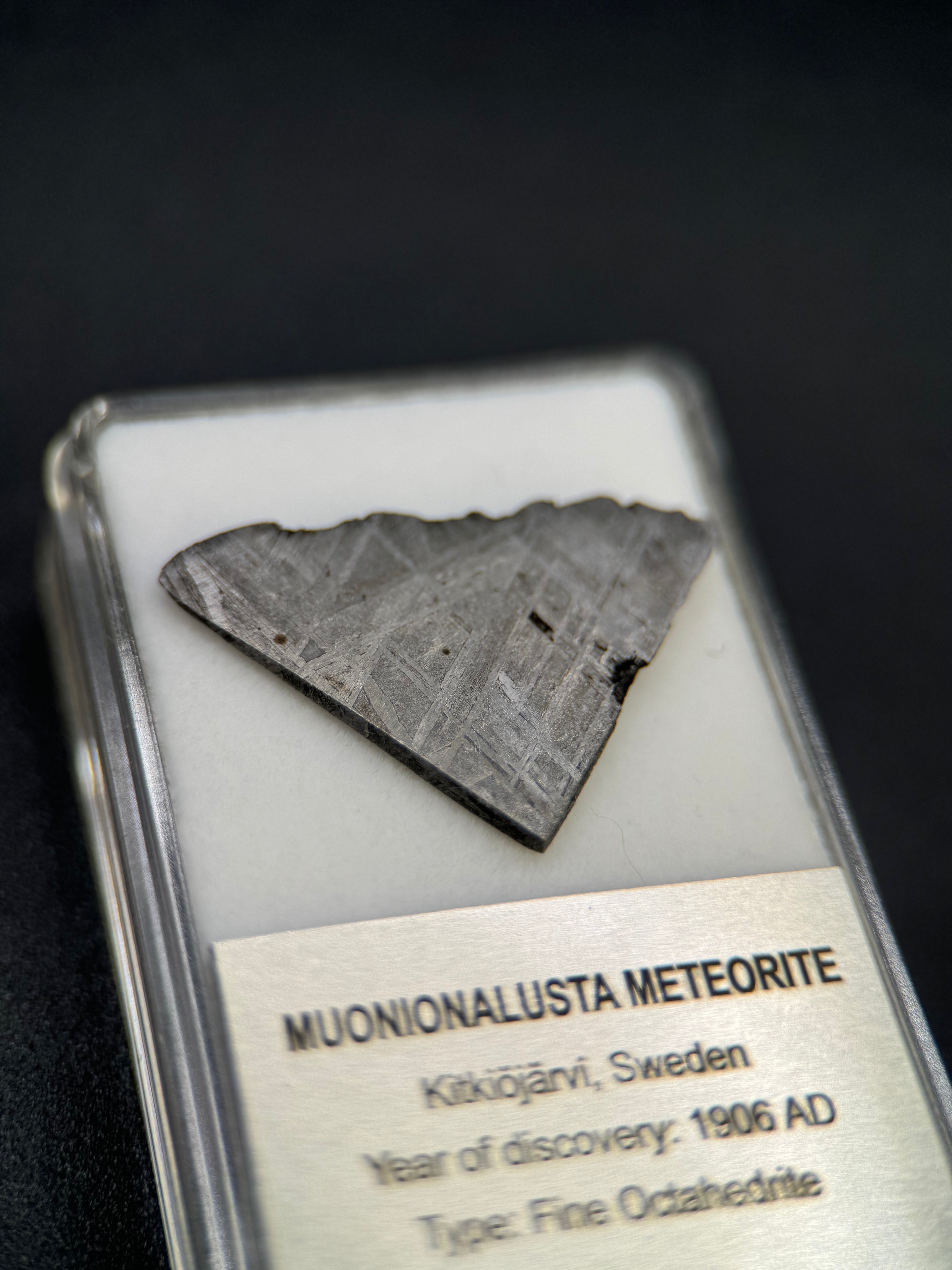 MUONIONALUSTA METEORITE, SWEDEN. DISPLAY BOX.