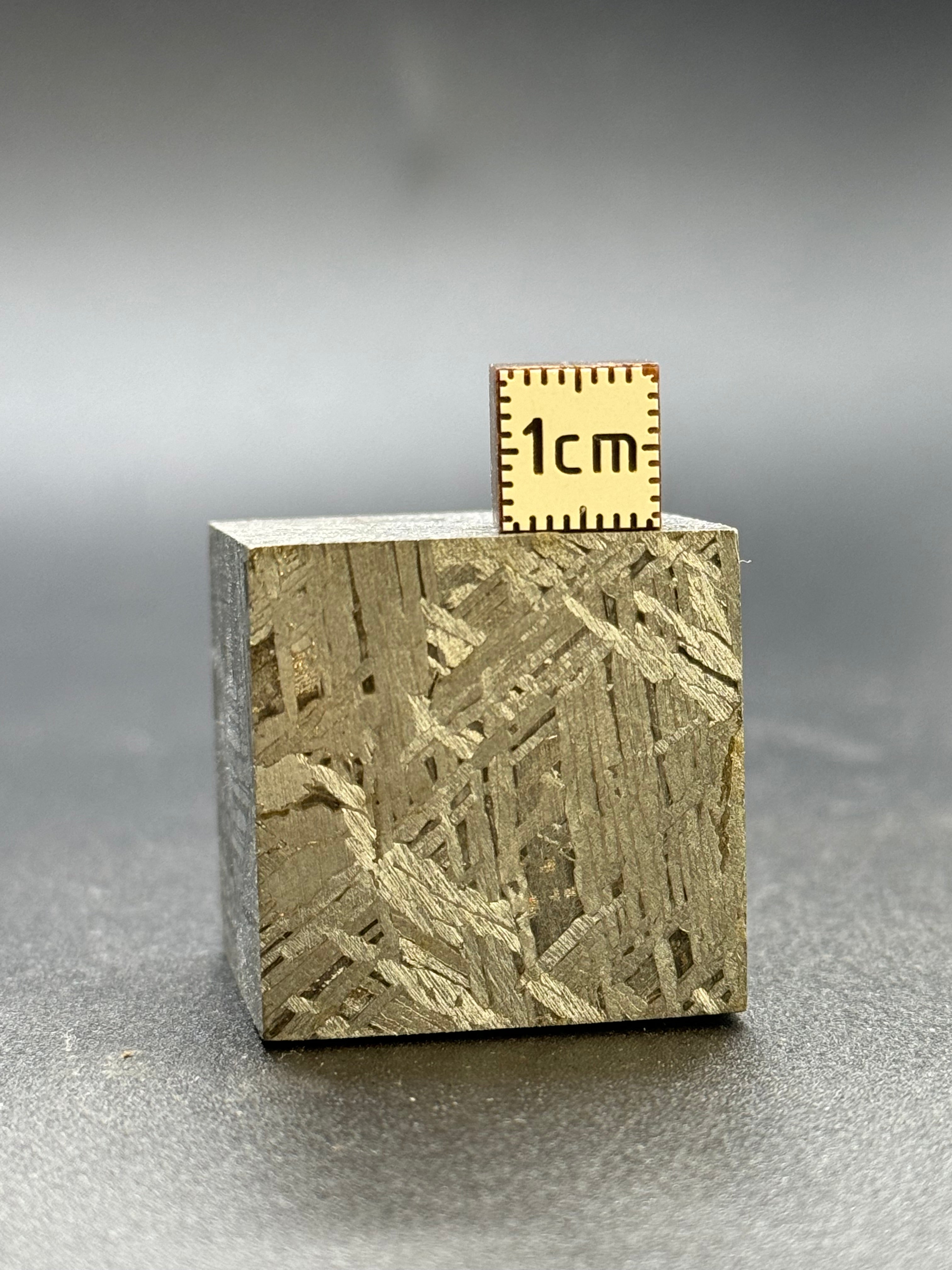 ALETAI, GOBI DESERT, CHINA. 190 GRAMS CUBE.