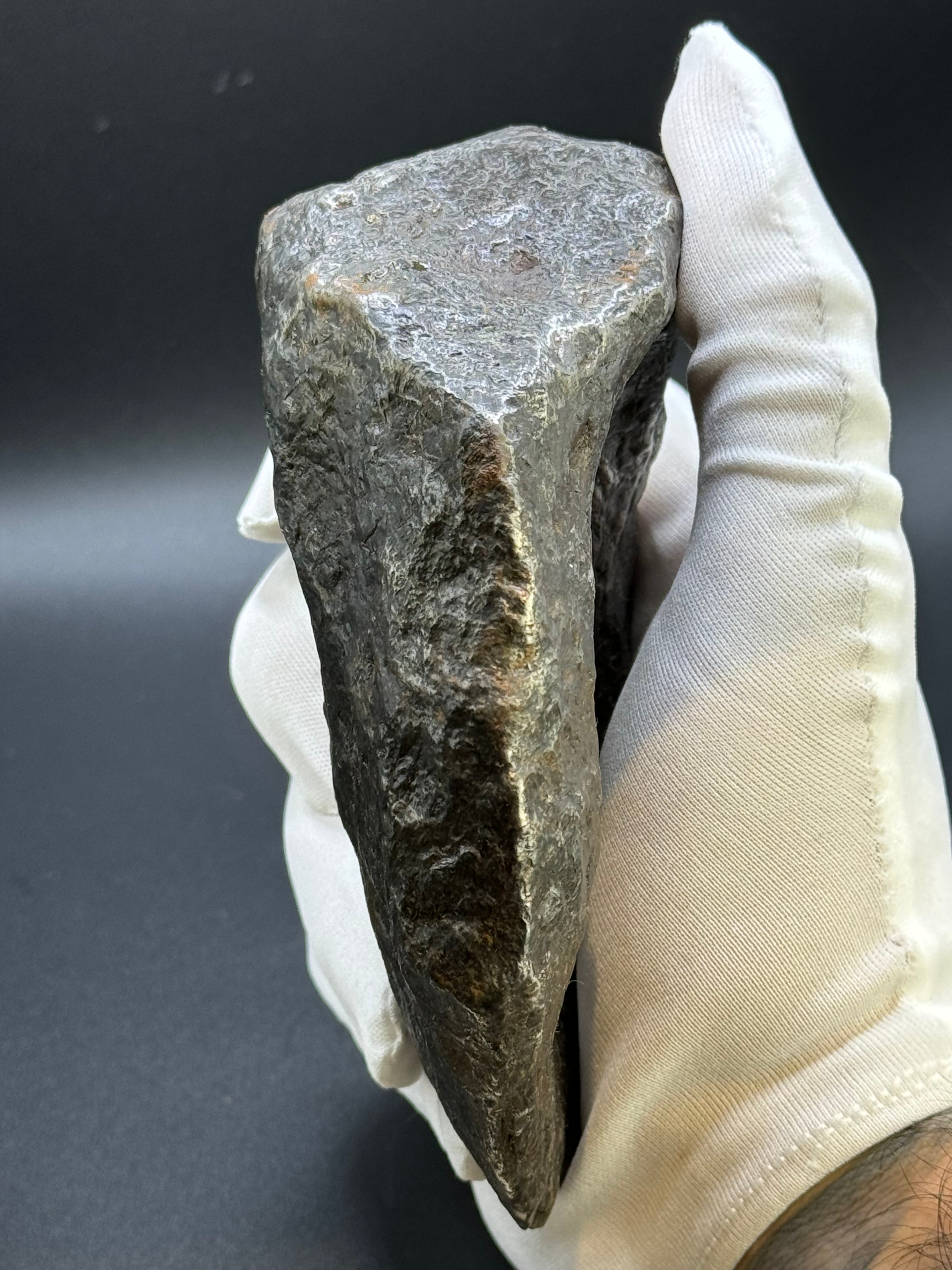 MUONIONALUSTA METEORITE, SWEDEN. FULL METEORITE 1711 grams.