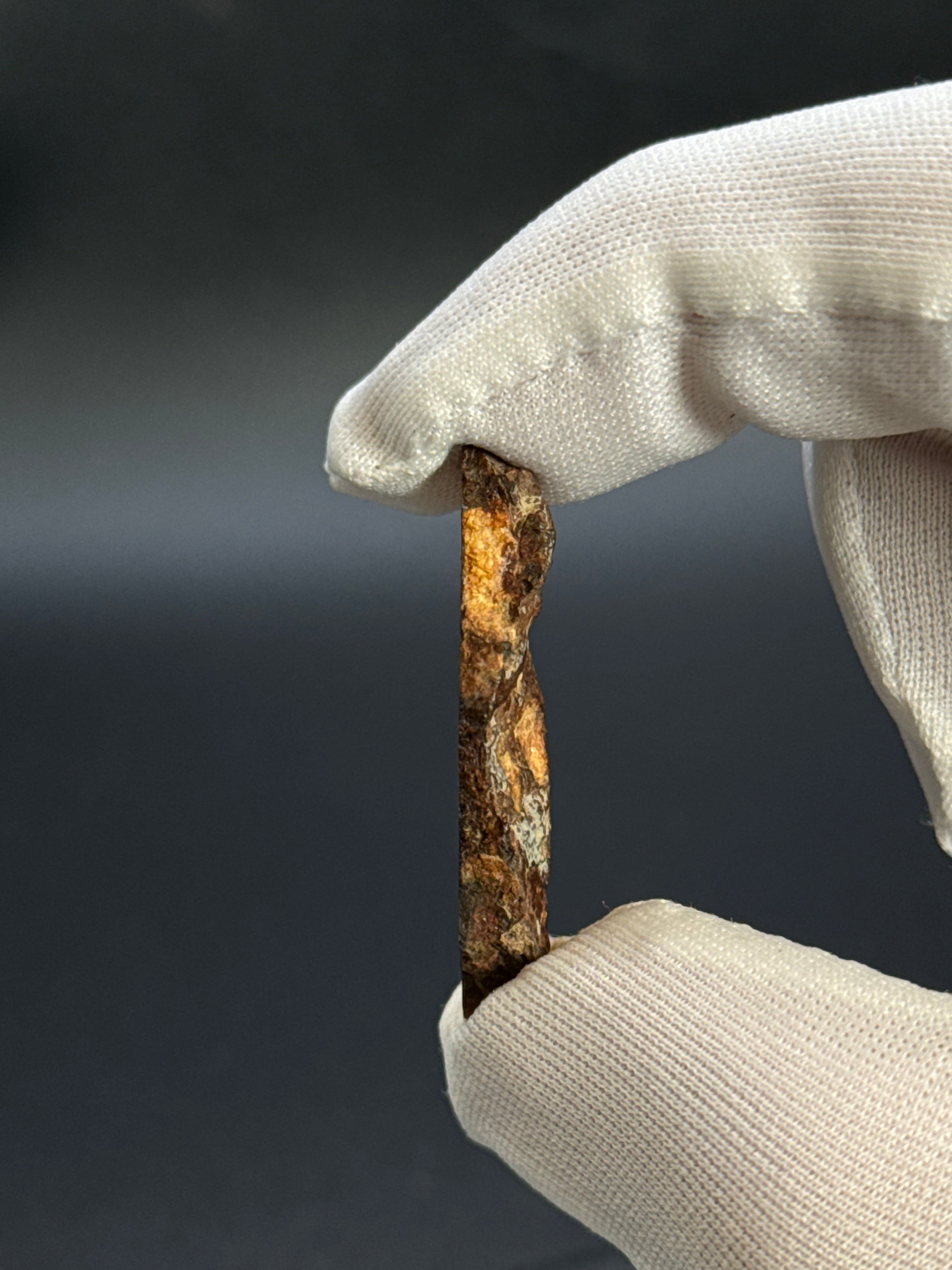 SERICHO PALLASITE METEORITE, KENYA. 7,37 GRAMS END-CUT