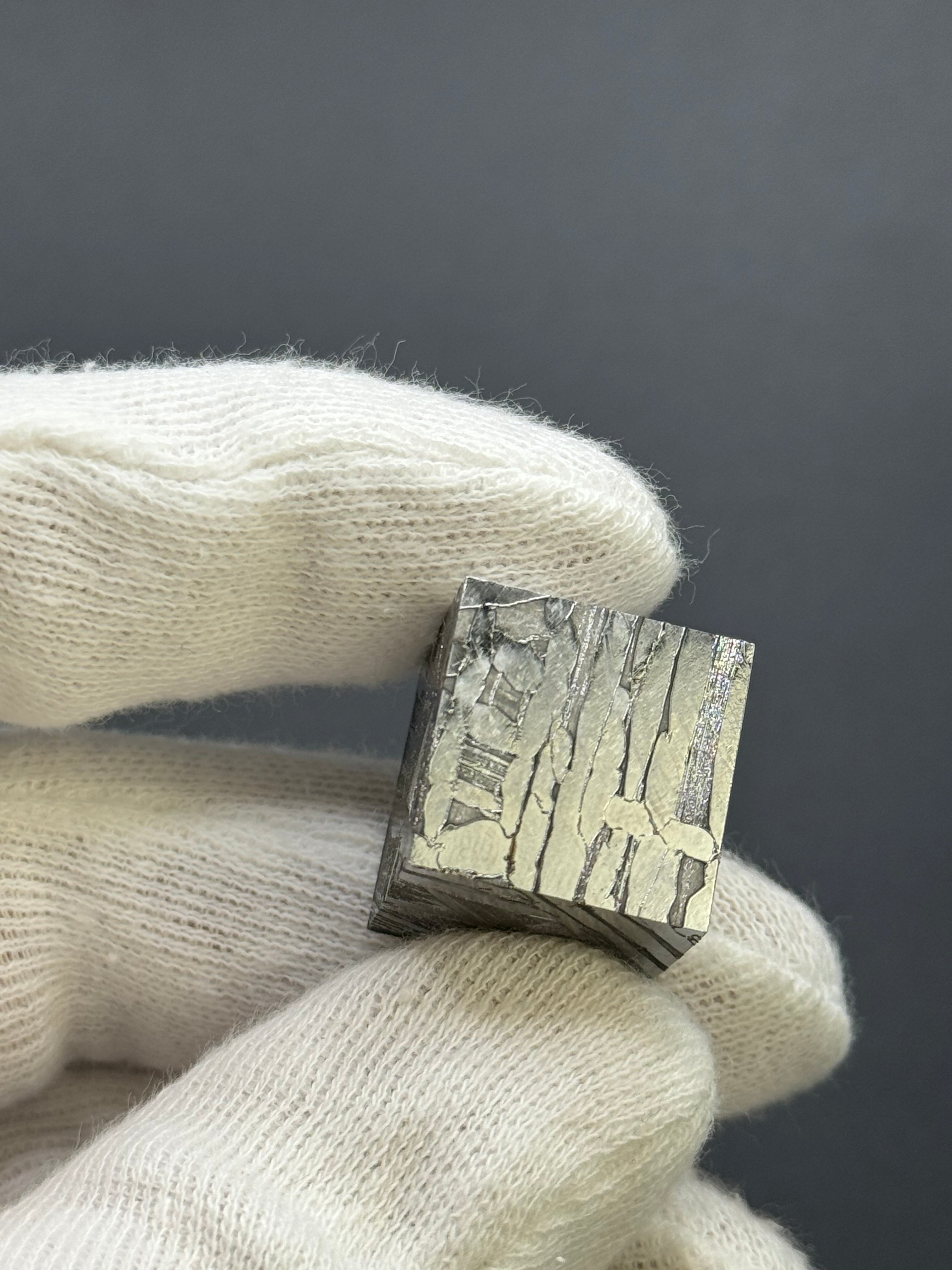 SEYMCHAN METEORITE, MAGADAN REGION, RUSSIA. 54 GRAMS CUBE.