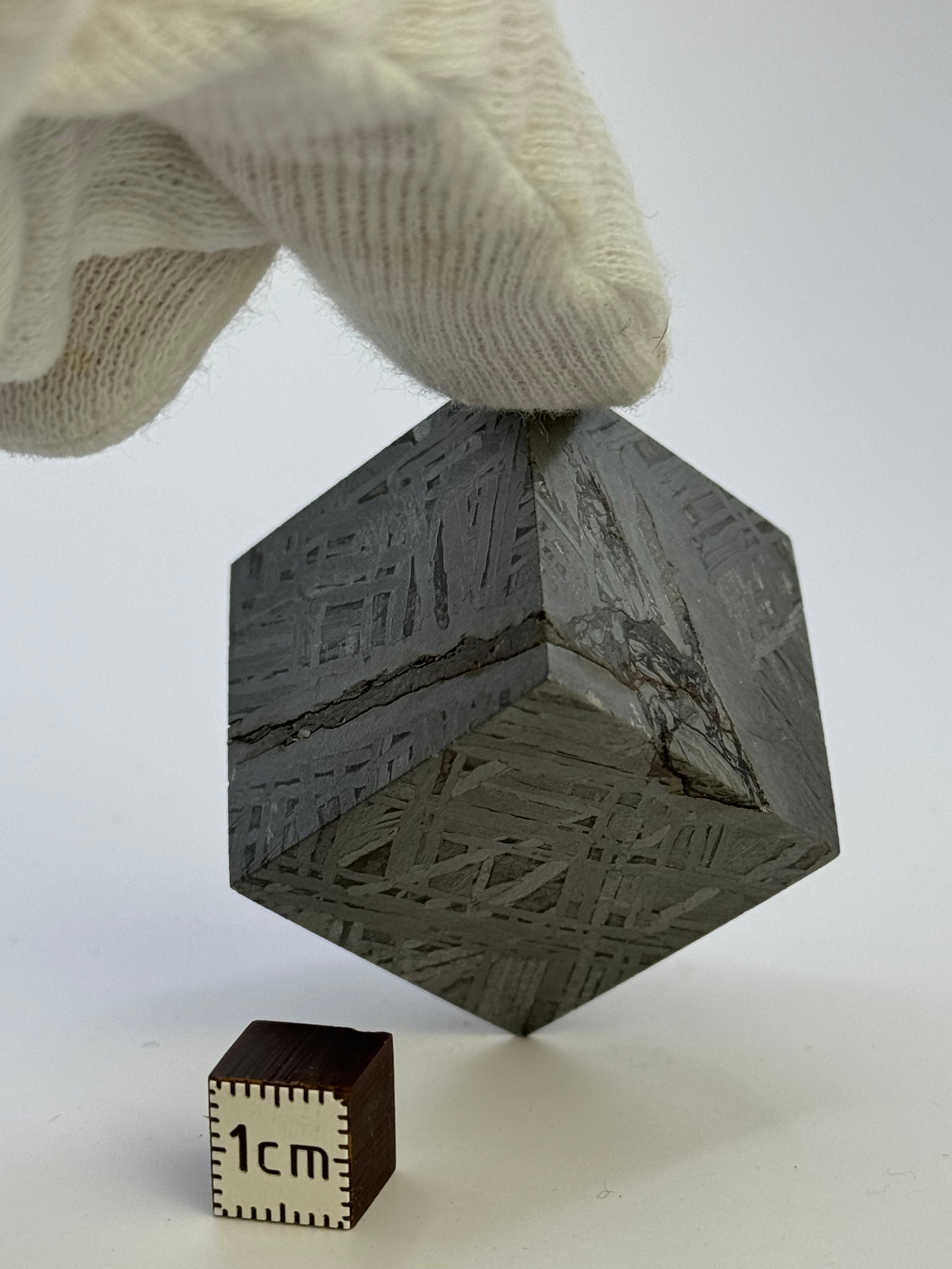 Aletai Meteorite, Gobi Desert, China. 191,97 grams Cube.
