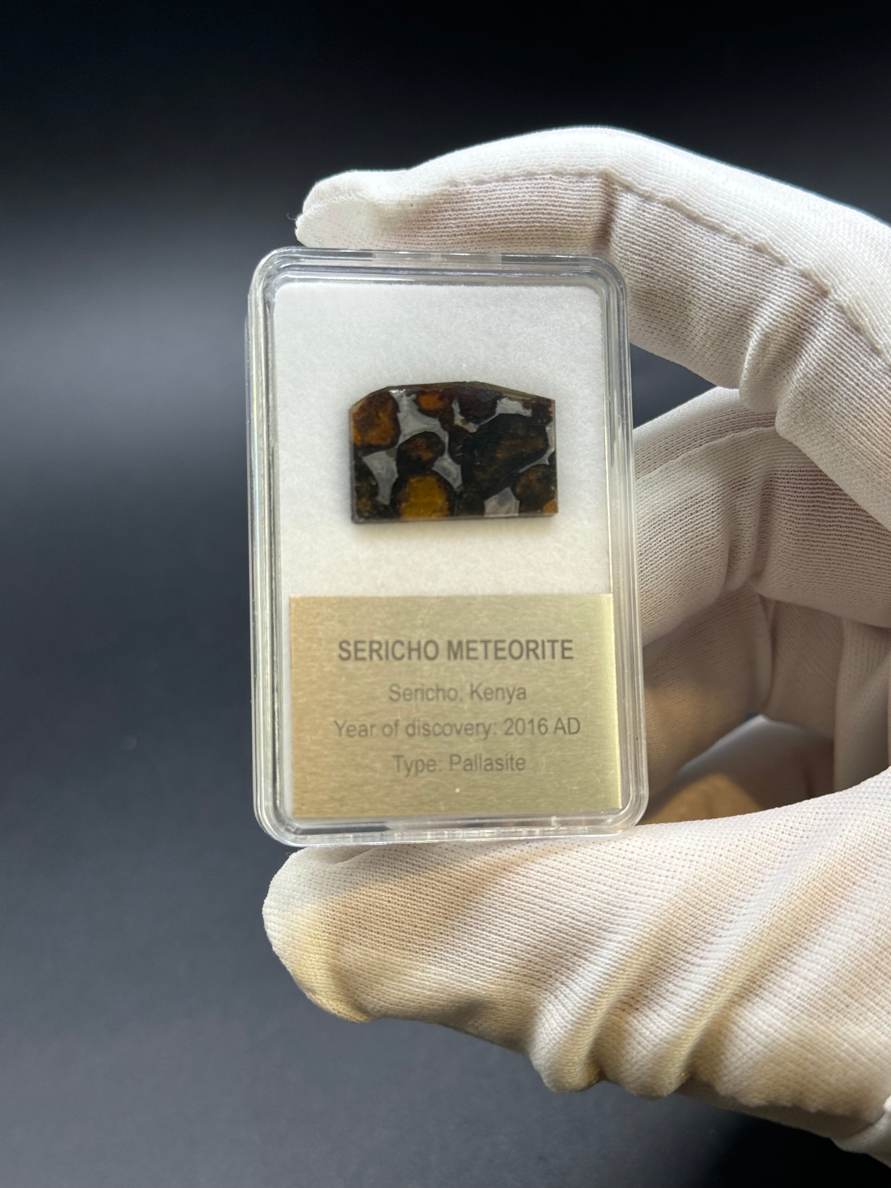 SERICHO METEORITE, KENYA. DISPLAY BOX. 2 GRAMS.
