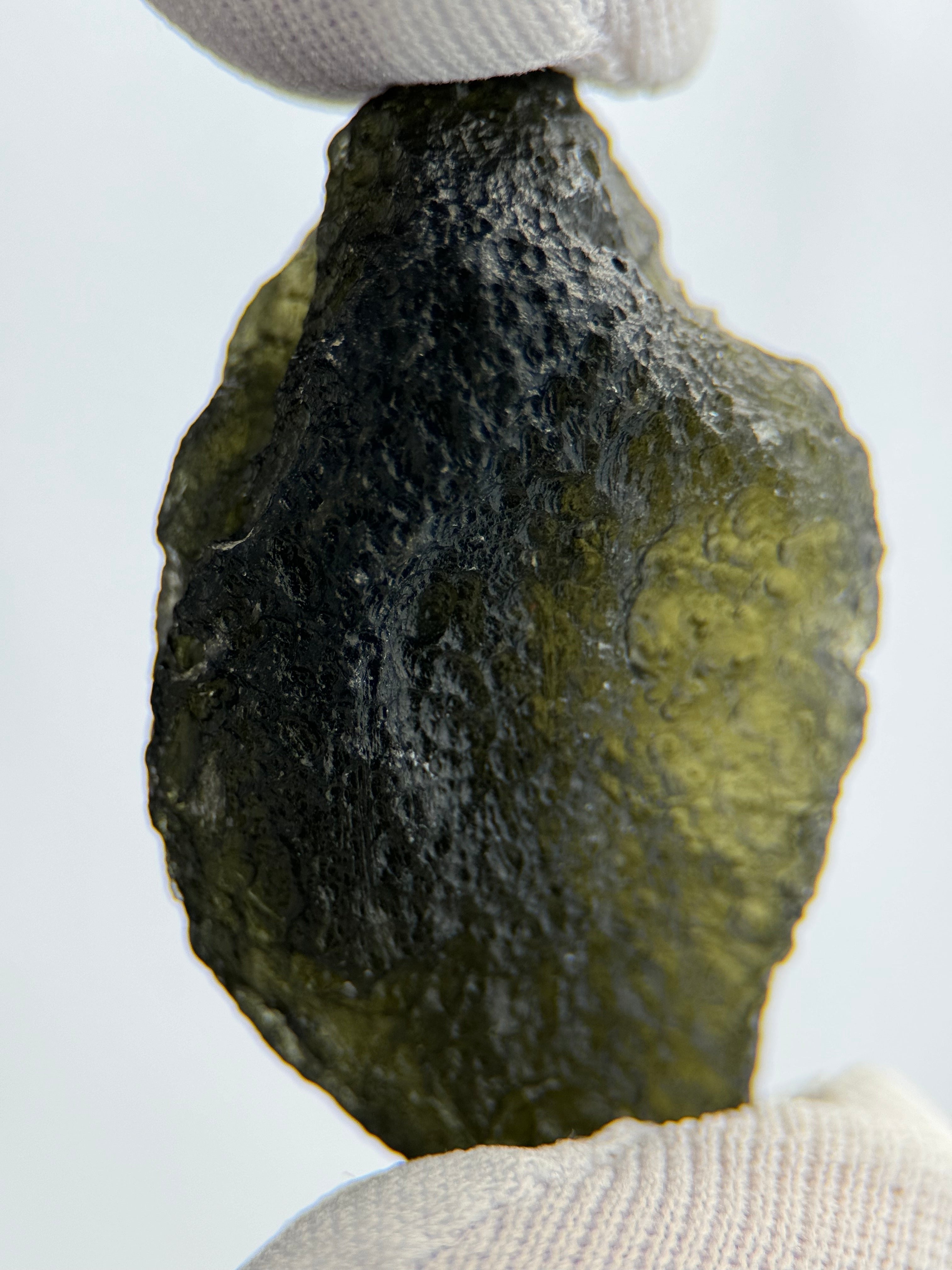 RAW MOLDAVITE, CZECH REPUBLIC. 7,53 GRAMS.