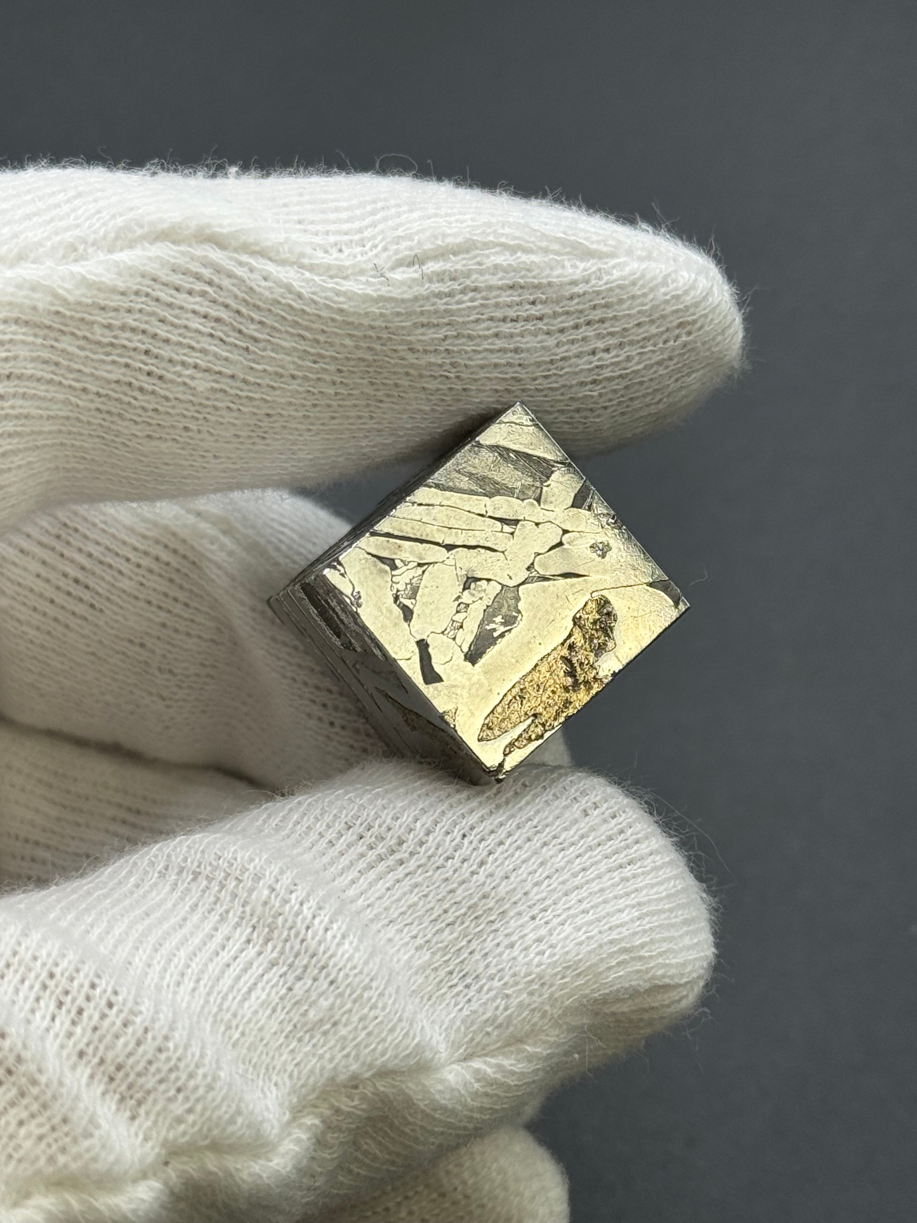 SEYMCHAN METEORITE, MAGADAN REGION, RUSSIA. 52 GRAMS CUBE.
