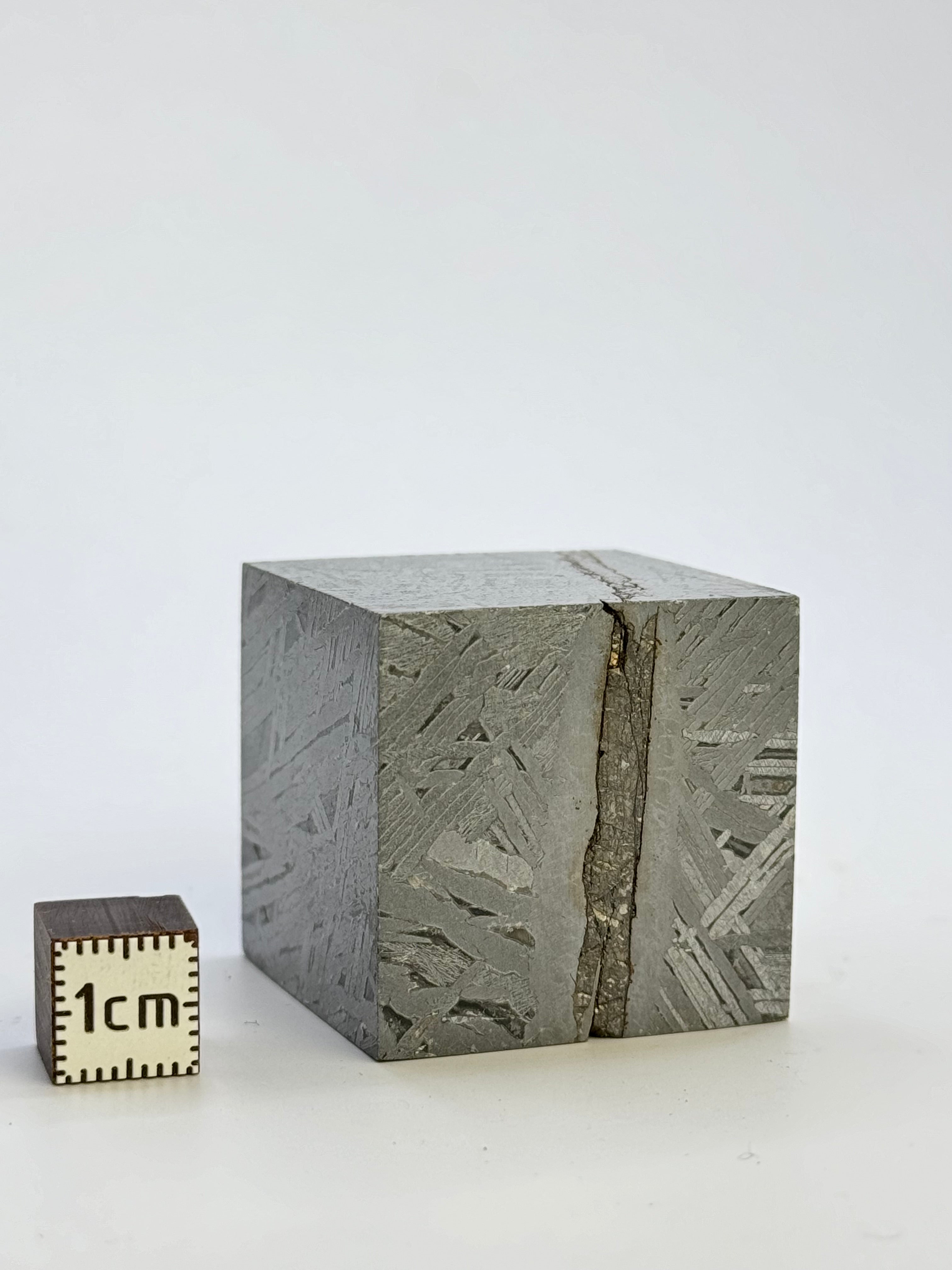 Aletai Meteorite, Gobi Desert, China. 191,97 grams Cube.