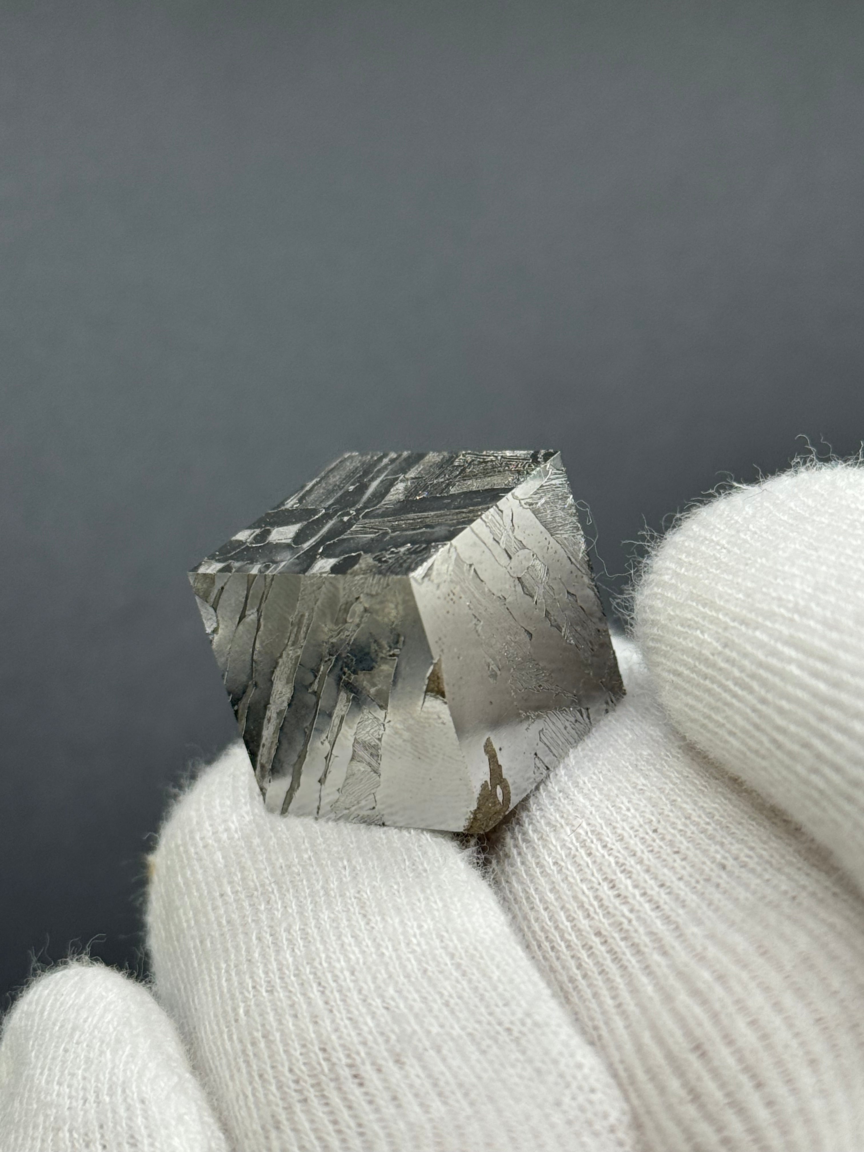 SEYMCHAN METEORITE, MAGADAN REGION, RUSSIA. 52 GRAMS CUBE.