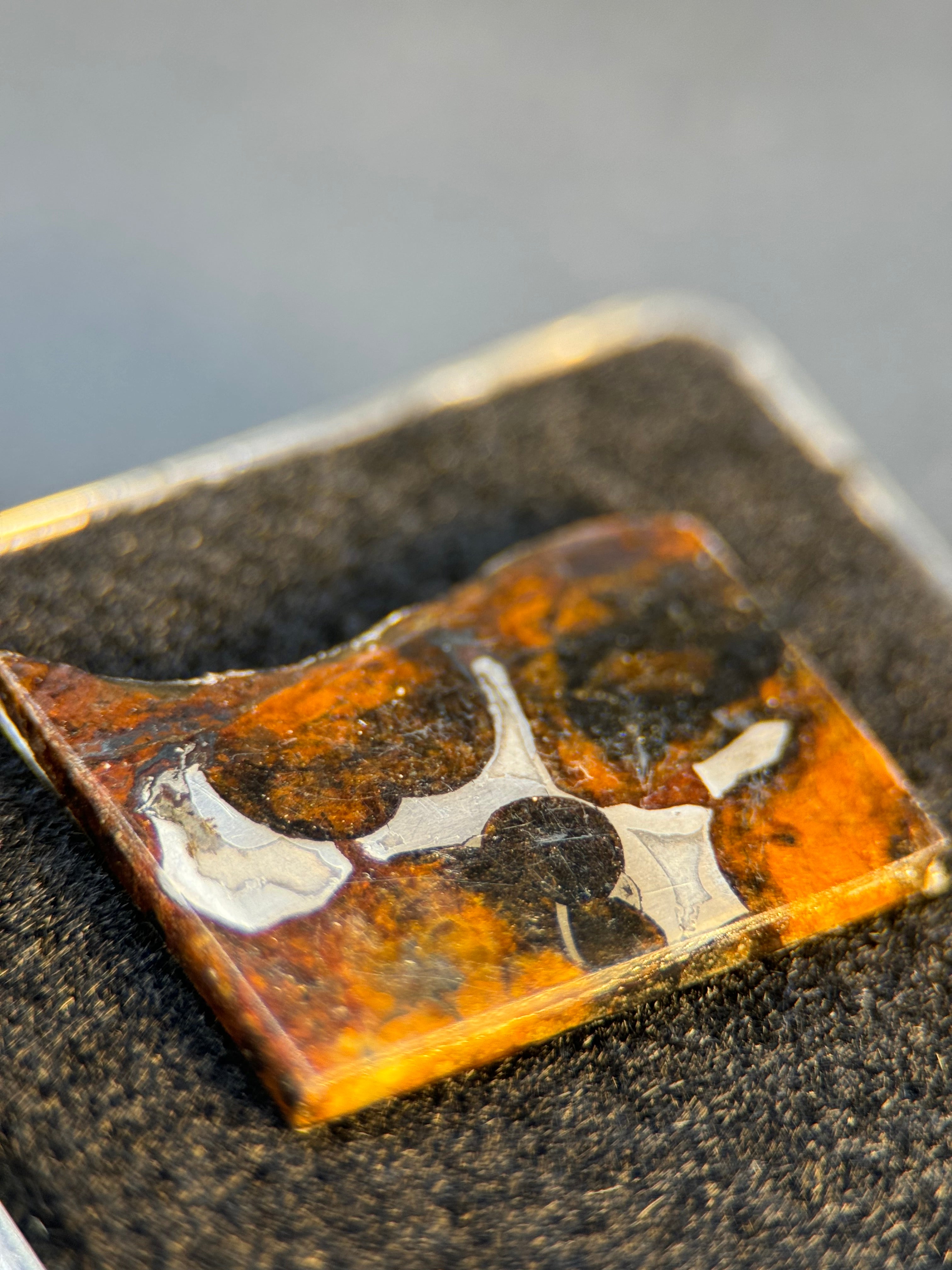 SERICHO METEORITE, KENYA. DISPLAY BOX. 2,1 GRAMS.