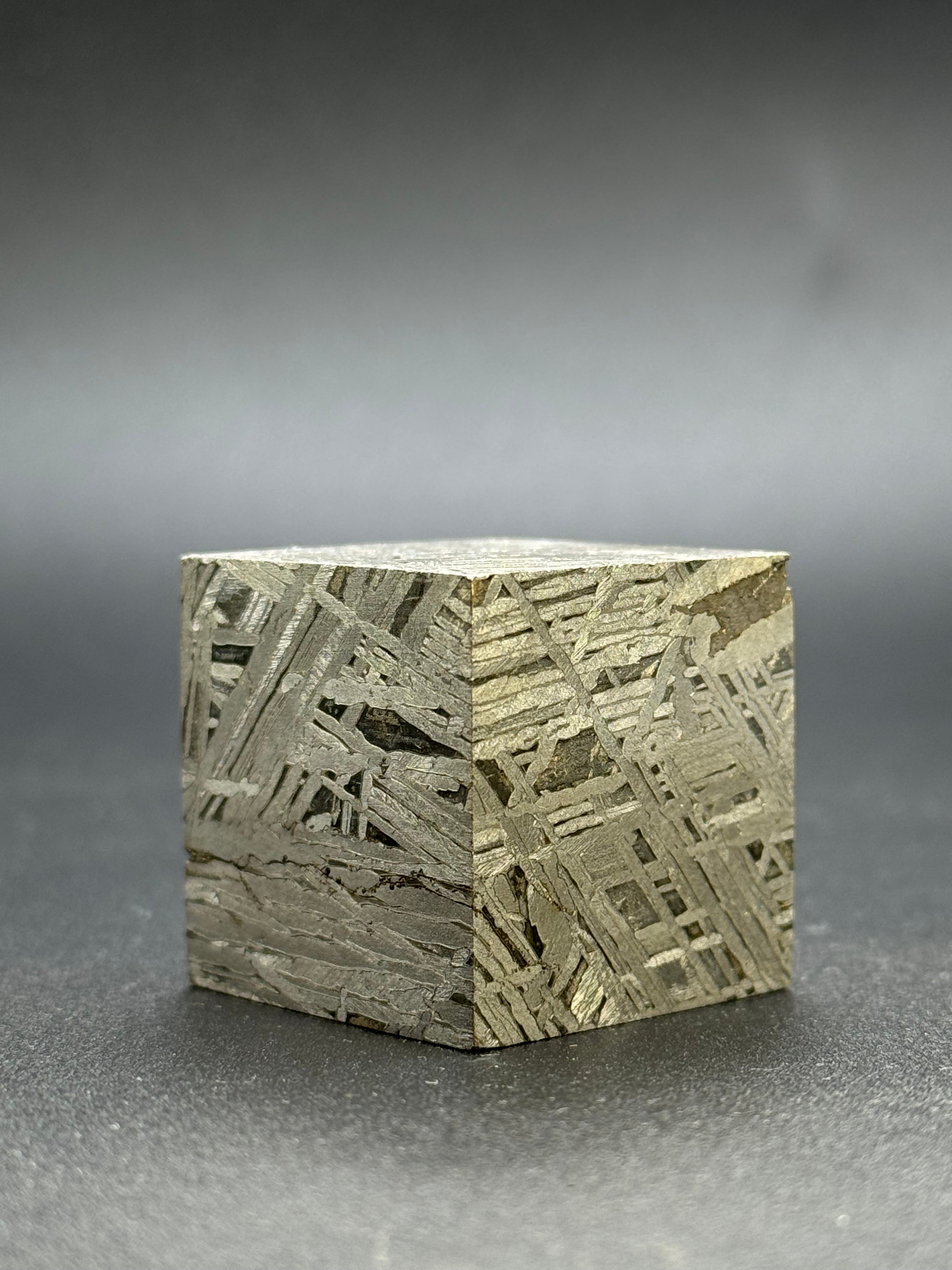 ALETAI, GOBI DESERT, CHINA. 200 GRAMS CUBE.