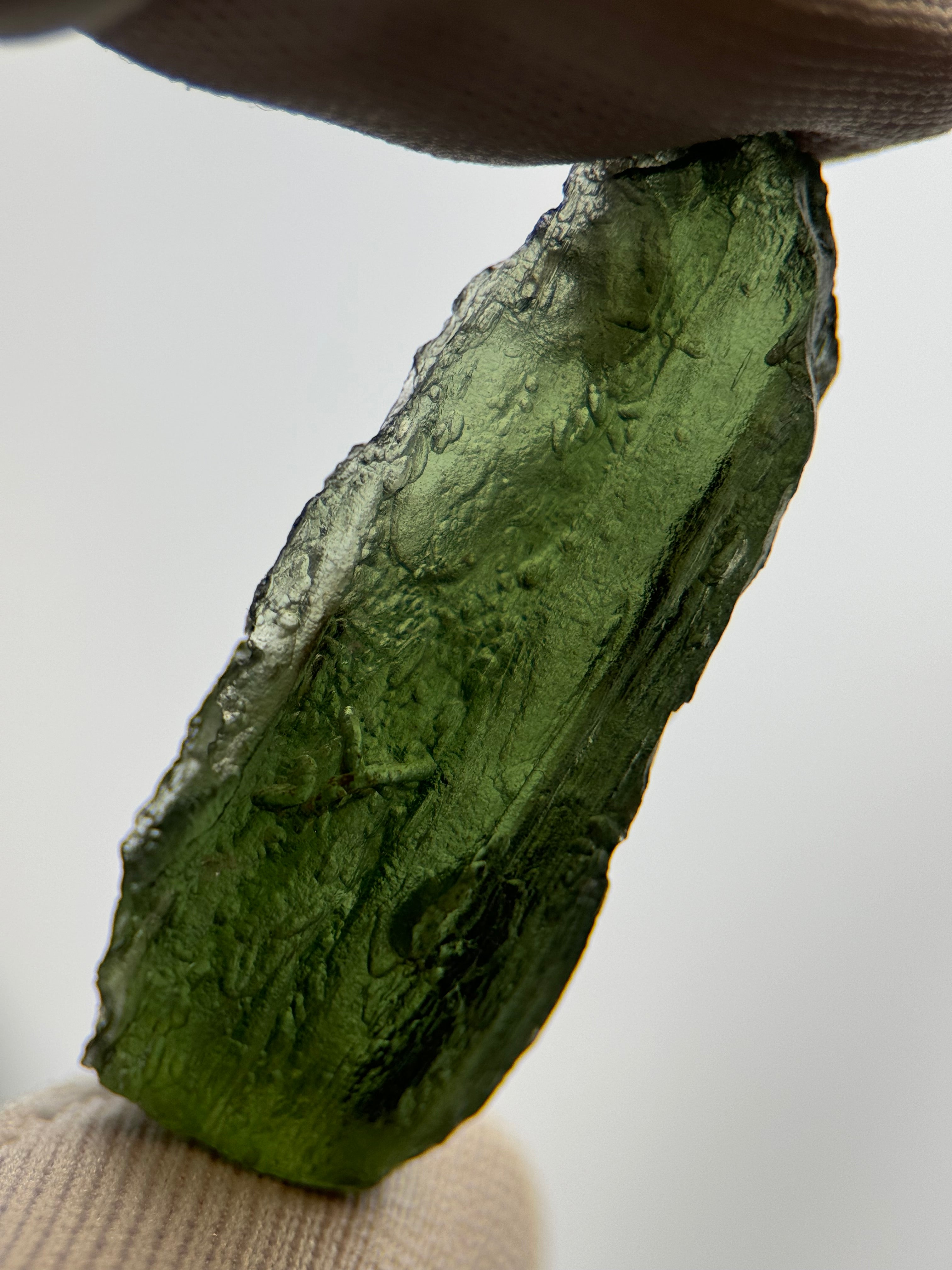 RAW MOLDAVITE, CZECH REPUBLIC. 4,97 GRAMS.