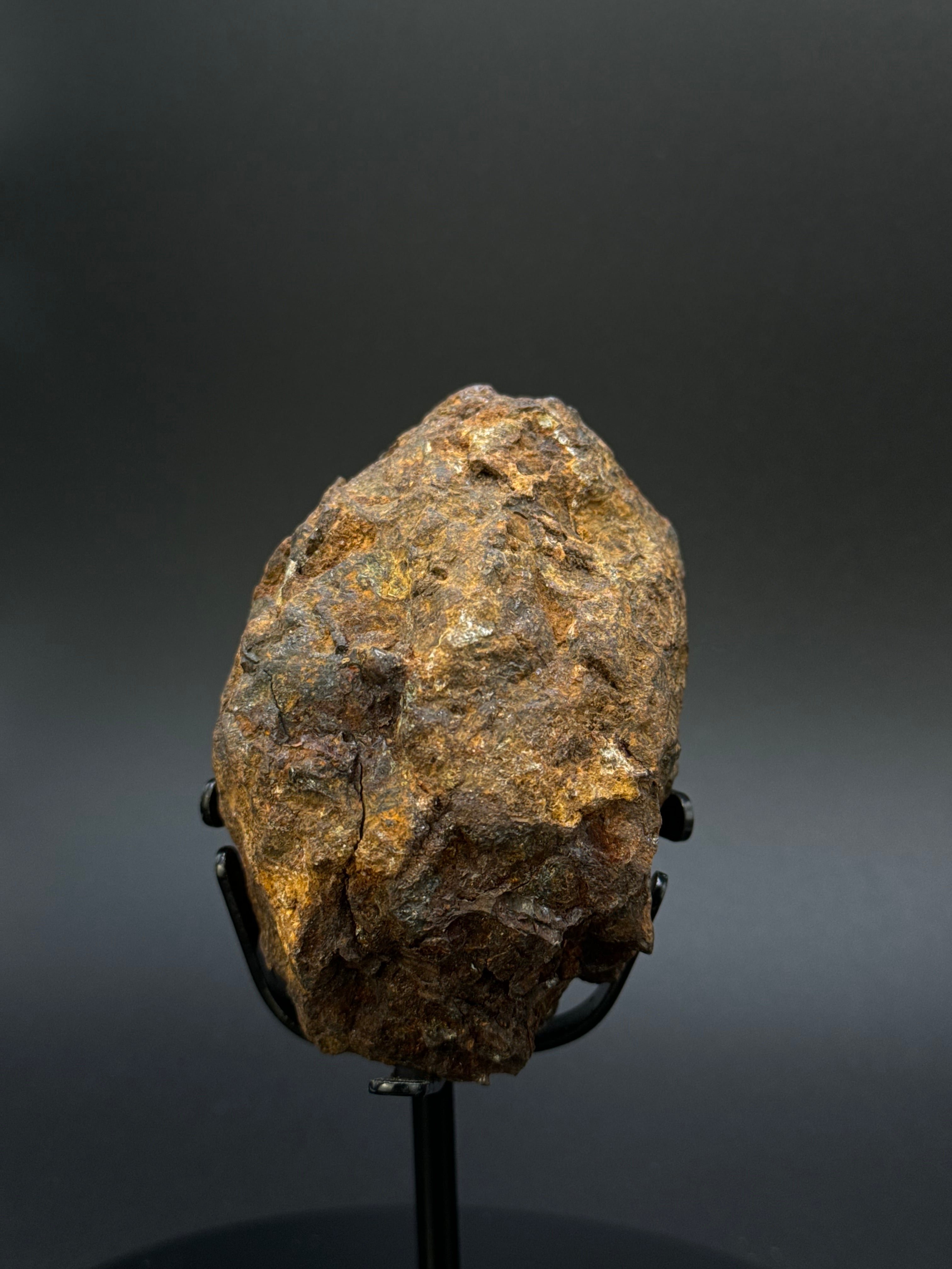 FULL SERICHO METEORITE FROM KENYA. WEIGHT: 335 GRAMS.