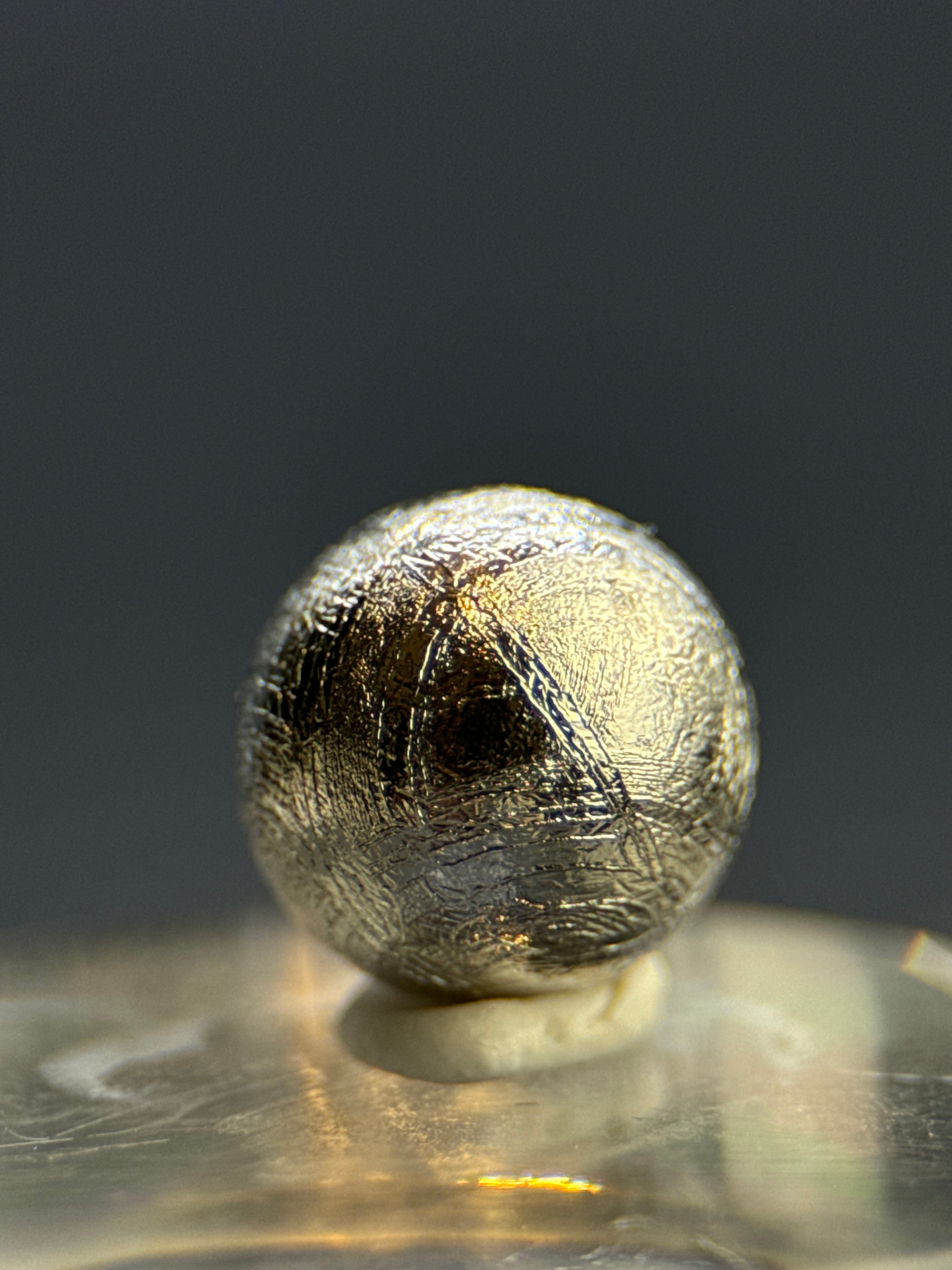 MUONIONALUSTA METEORITE, SWEDEN. DISPLAY BOX. 10MM DIAMETER SPHERE.